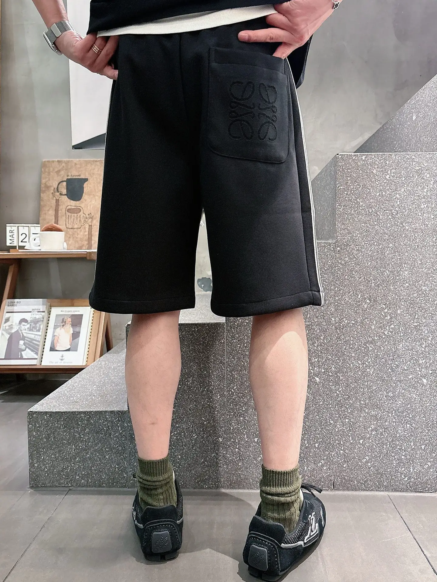 Logo Embroidered Drawstring Shorts D20512051 — view 3