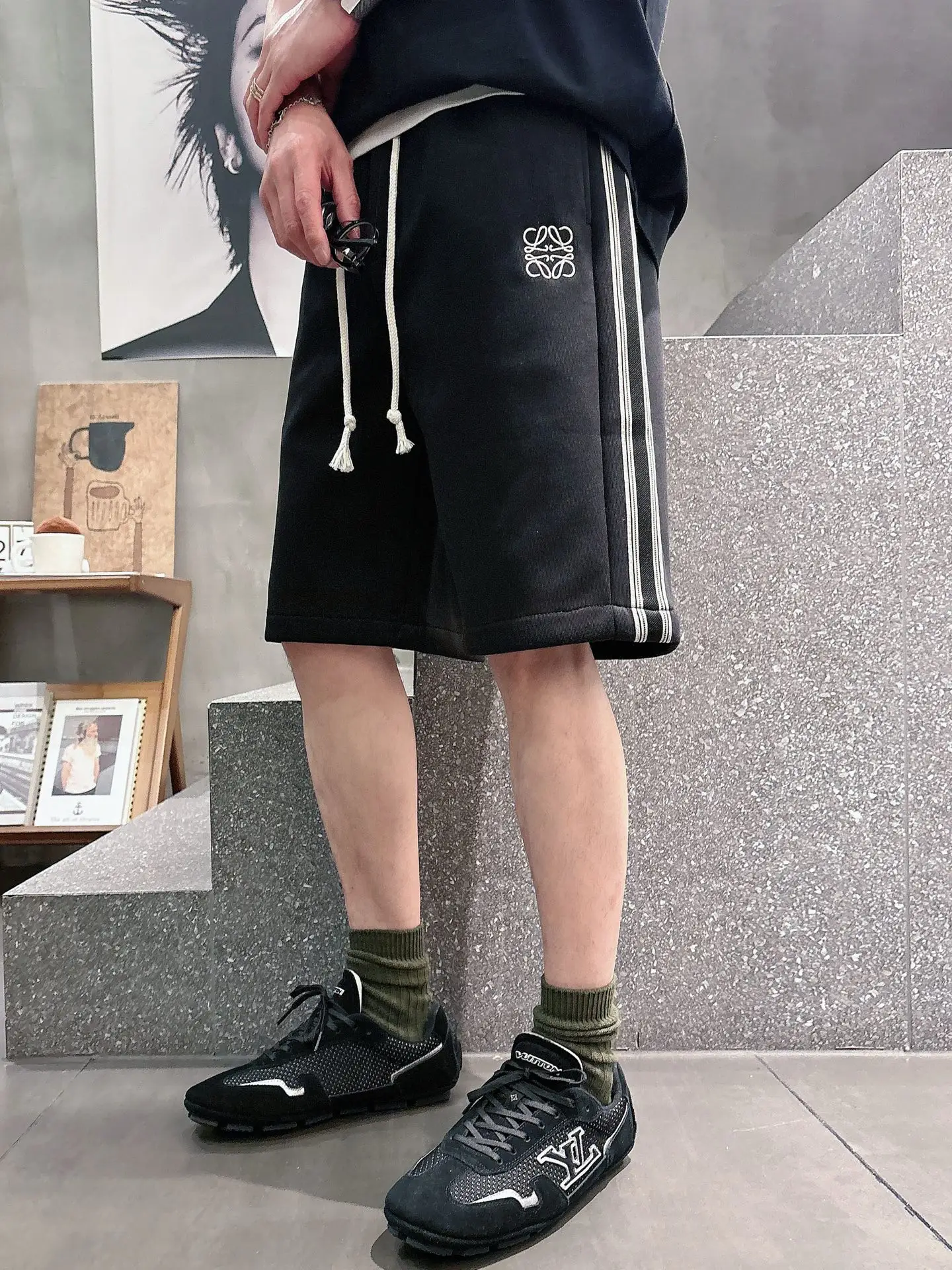 Logo Embroidered Drawstring Shorts D20512051 — view 6