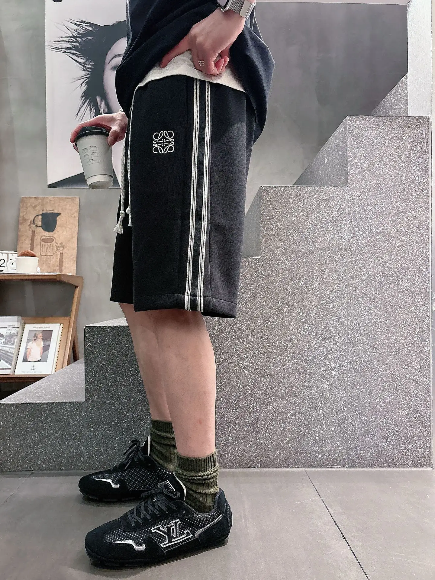 Logo Embroidered Drawstring Shorts D20512051 — view 7