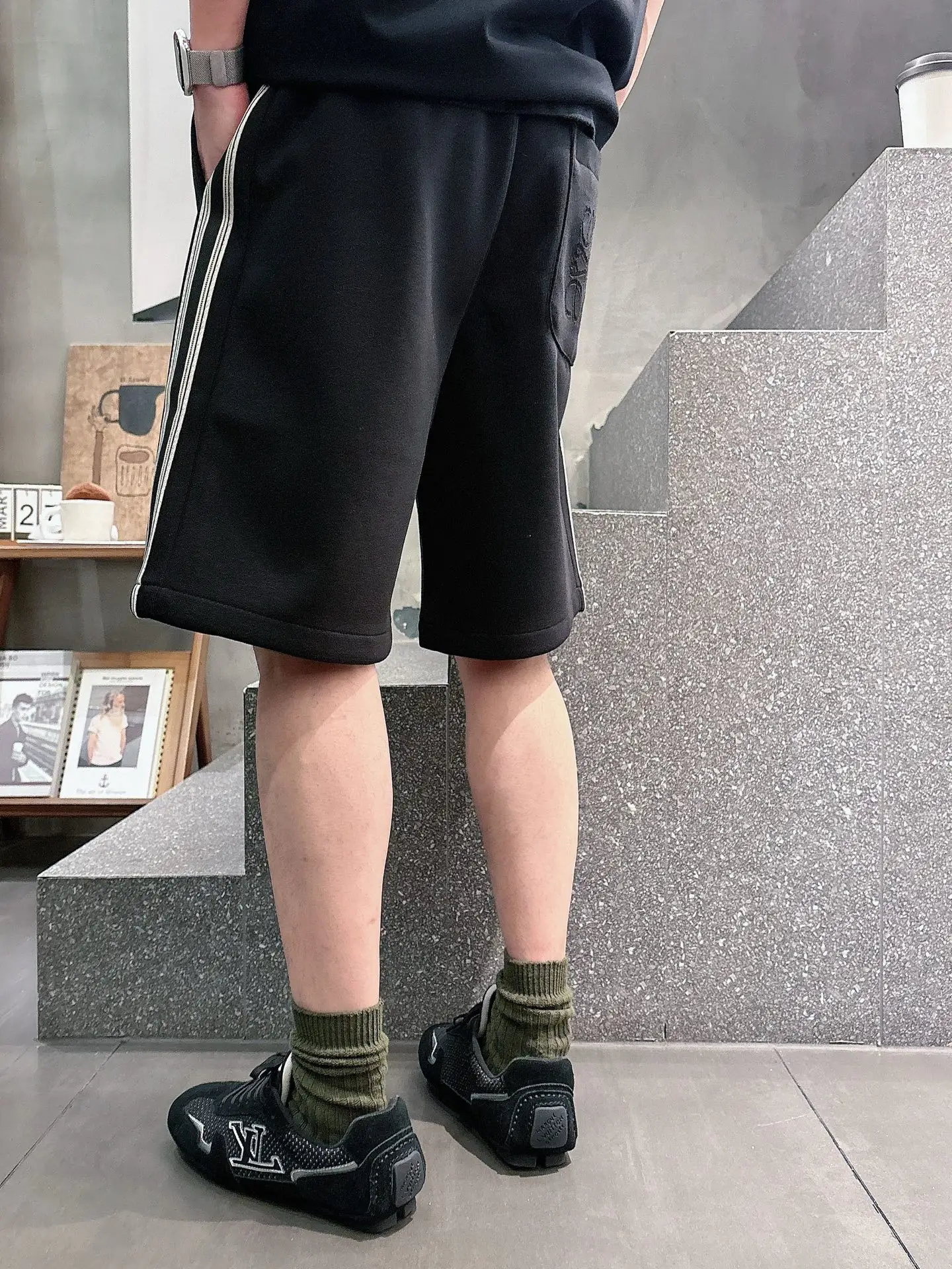 Logo Embroidered Drawstring Shorts D20512051 — view 8