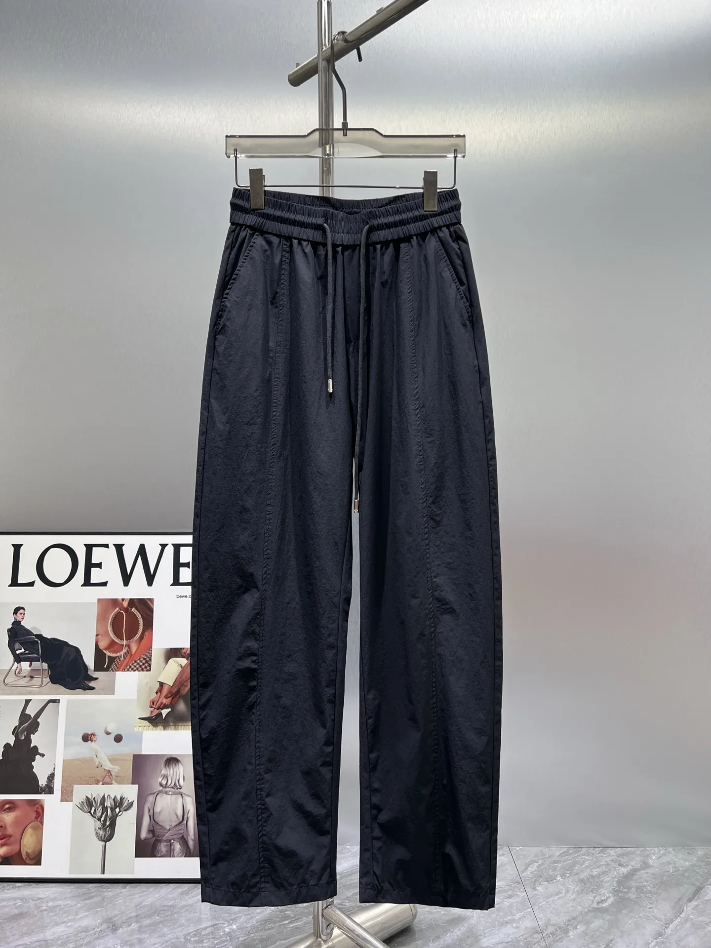 Embroidered Logo Drawstring Trousers D21512002