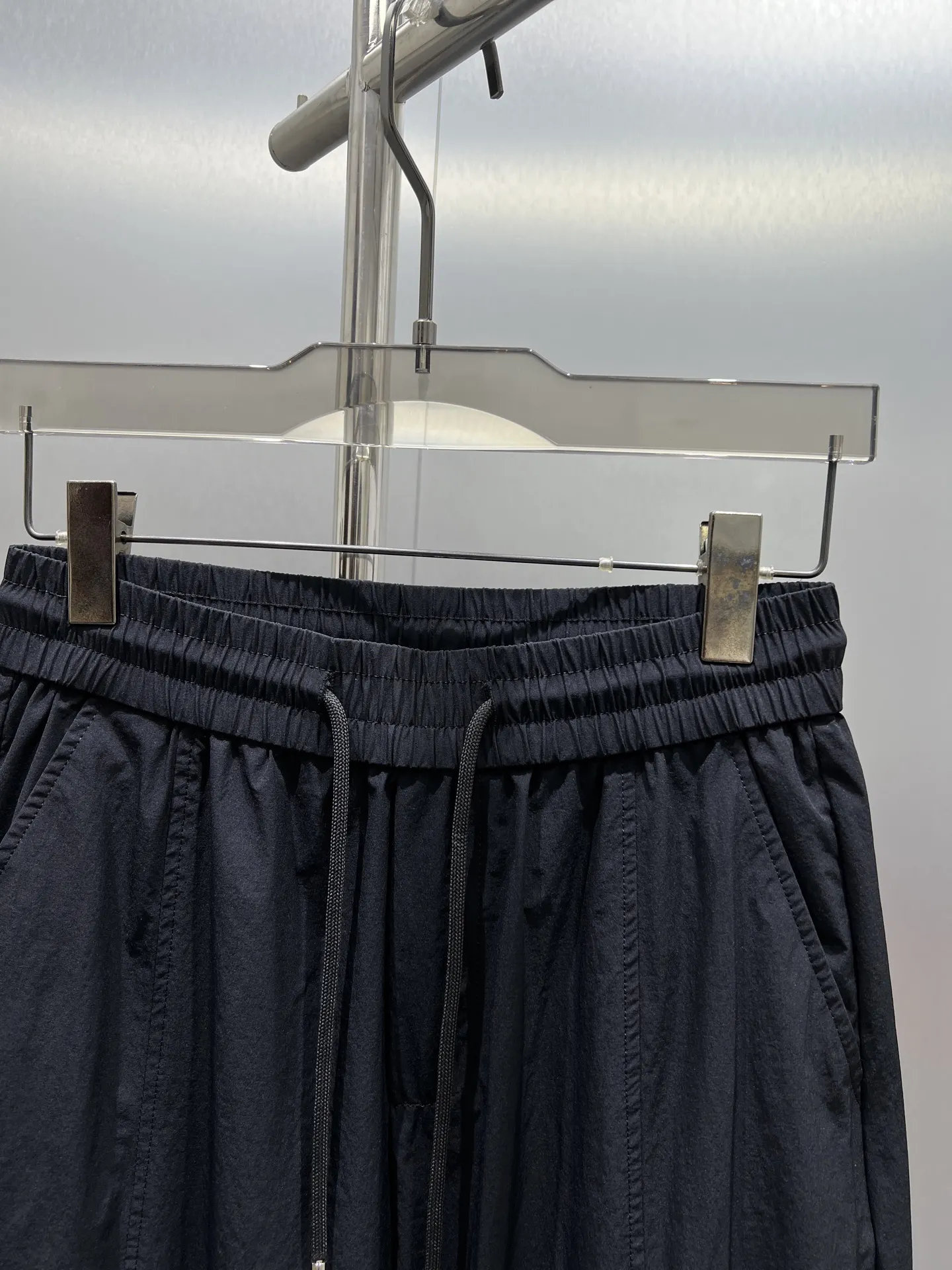 Embroidered Logo Drawstring Trousers D21512002 — view 3