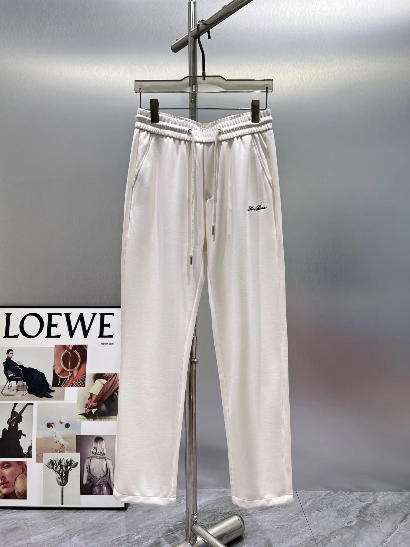Embroidered Logo Drawstring Sweatpants D22511947