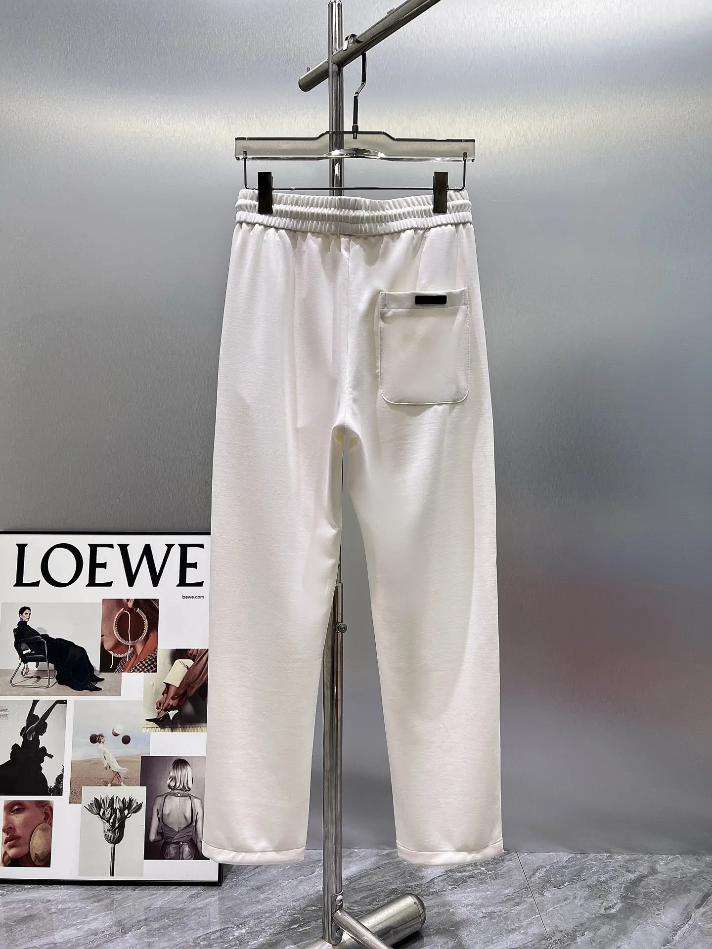 Embroidered Logo Drawstring Sweatpants D22511947 — view 2