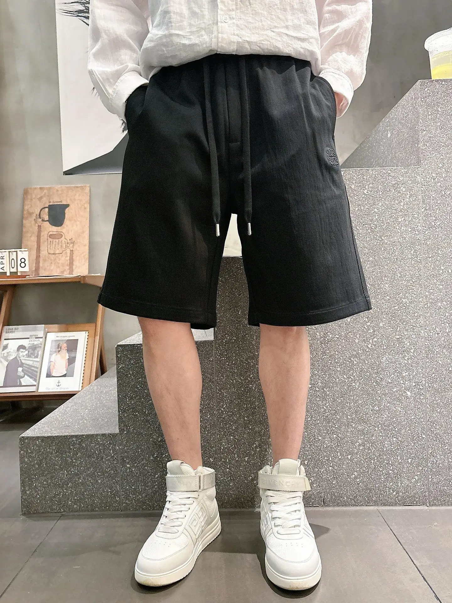 Embroidered Logo Drawstring Shorts D17011029