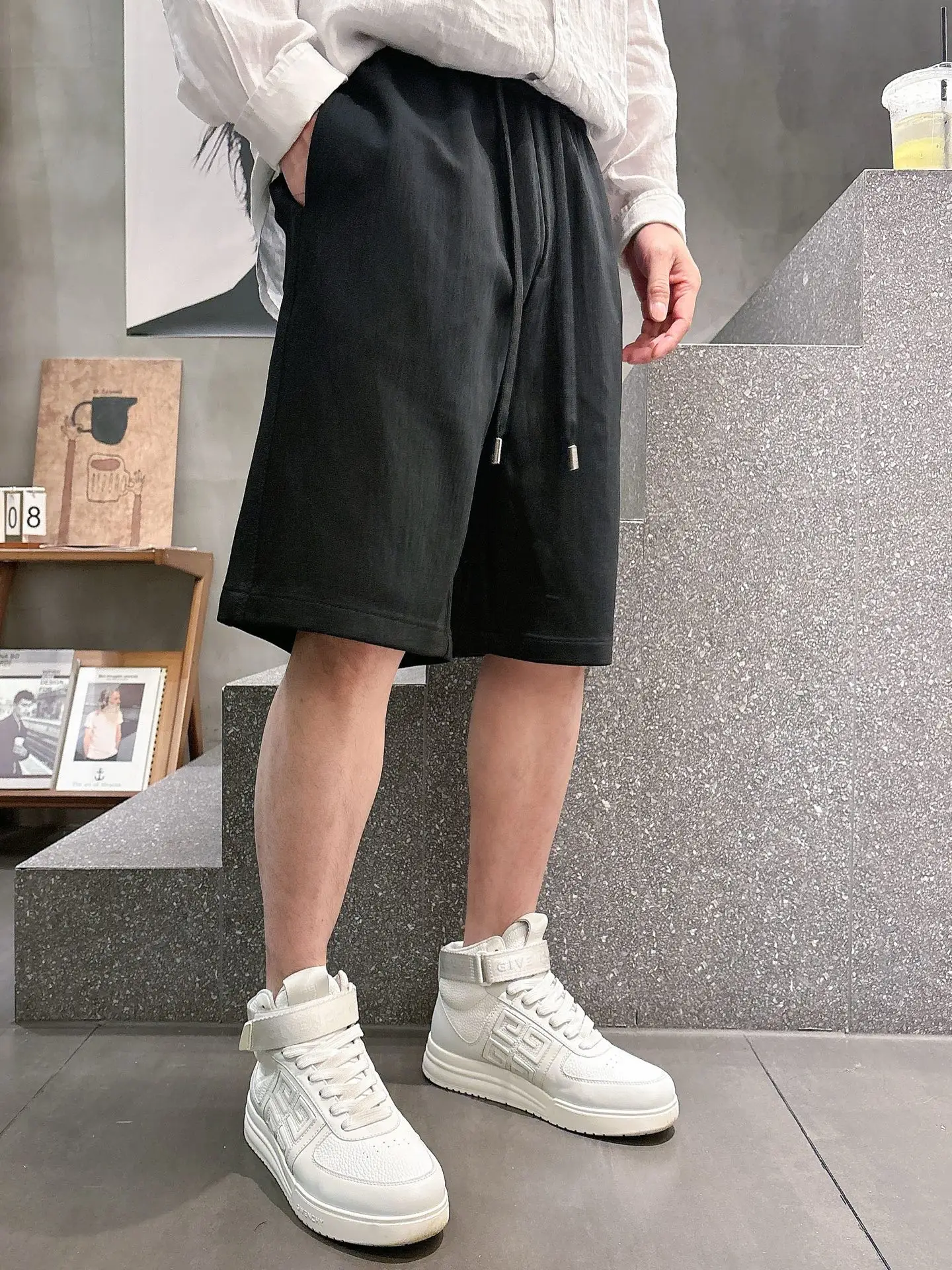 Embroidered Logo Drawstring Shorts D17011029 — view 3