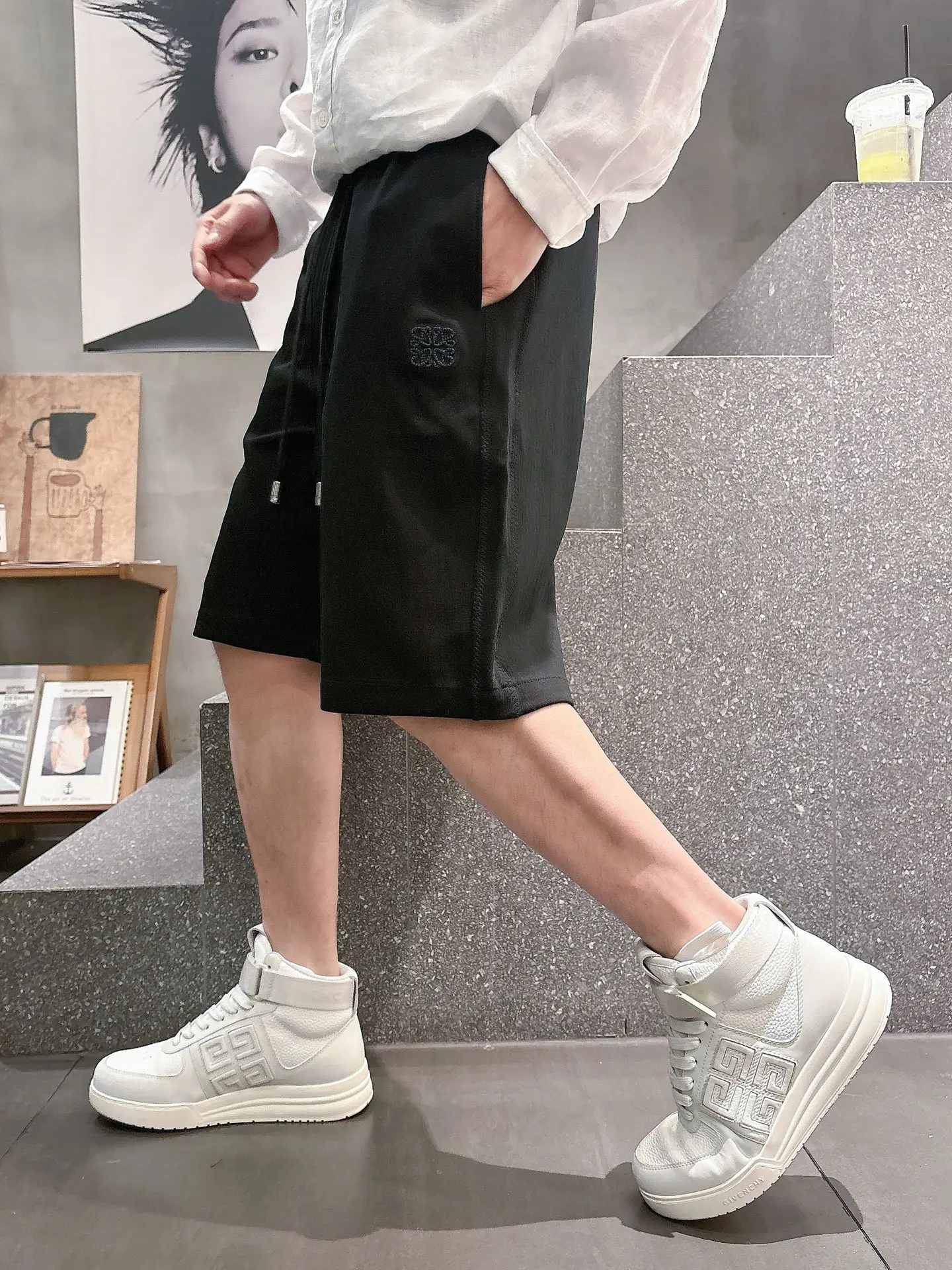 Embroidered Logo Drawstring Shorts D17011029 — view 4