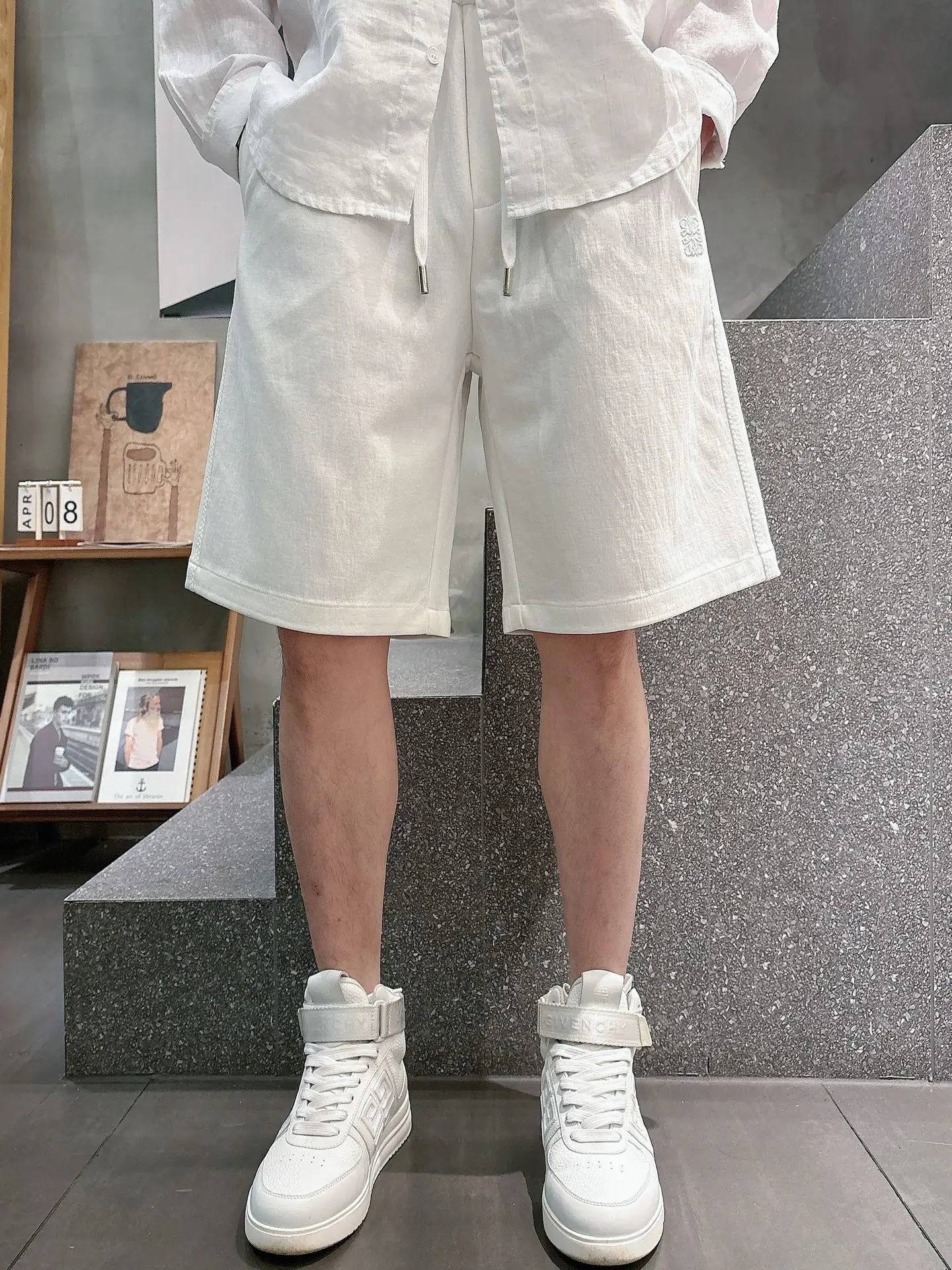 Embroidered Logo Drawstring Shorts D17011028