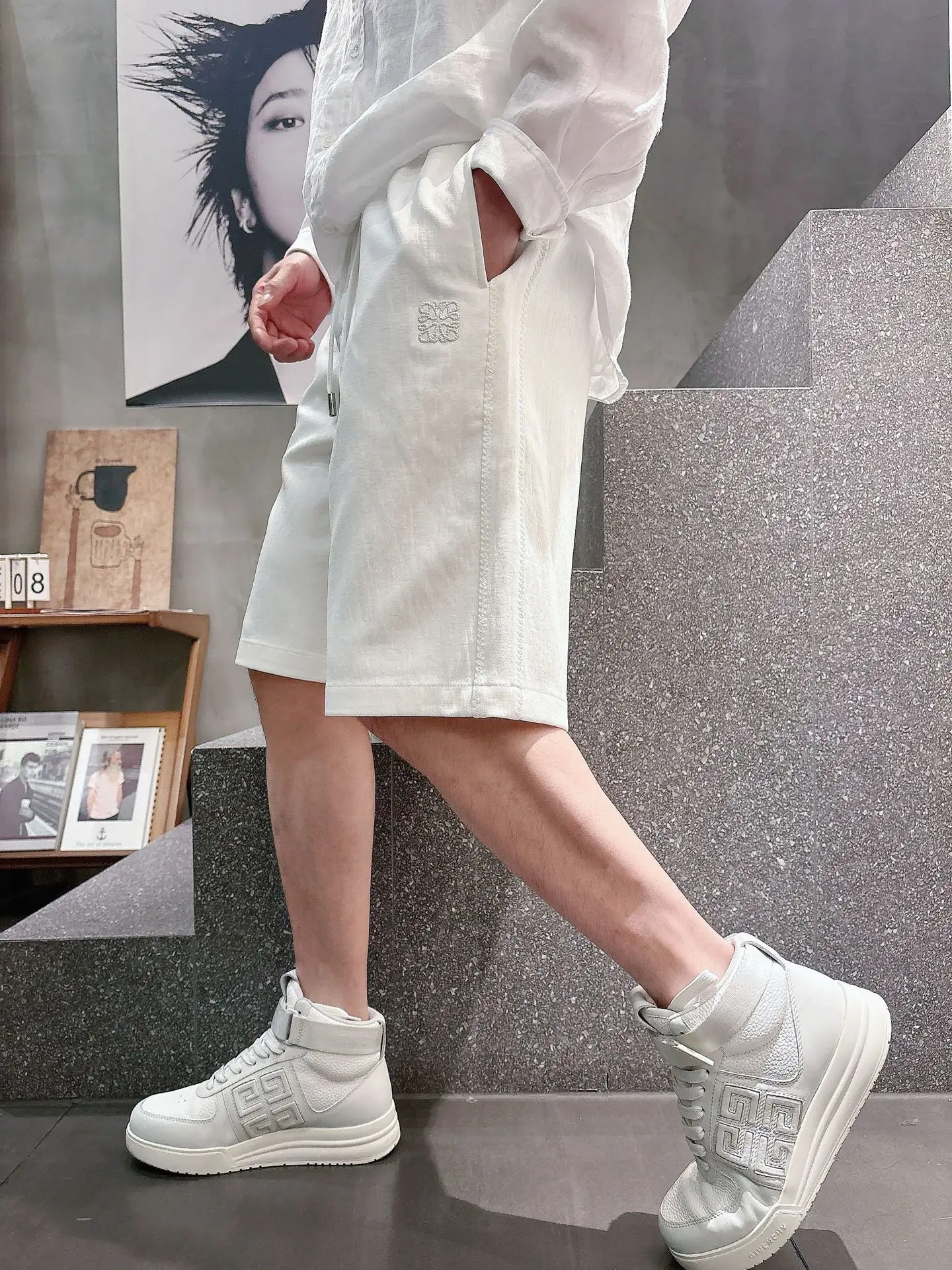 Embroidered Logo Drawstring Shorts D17011028 — view 3