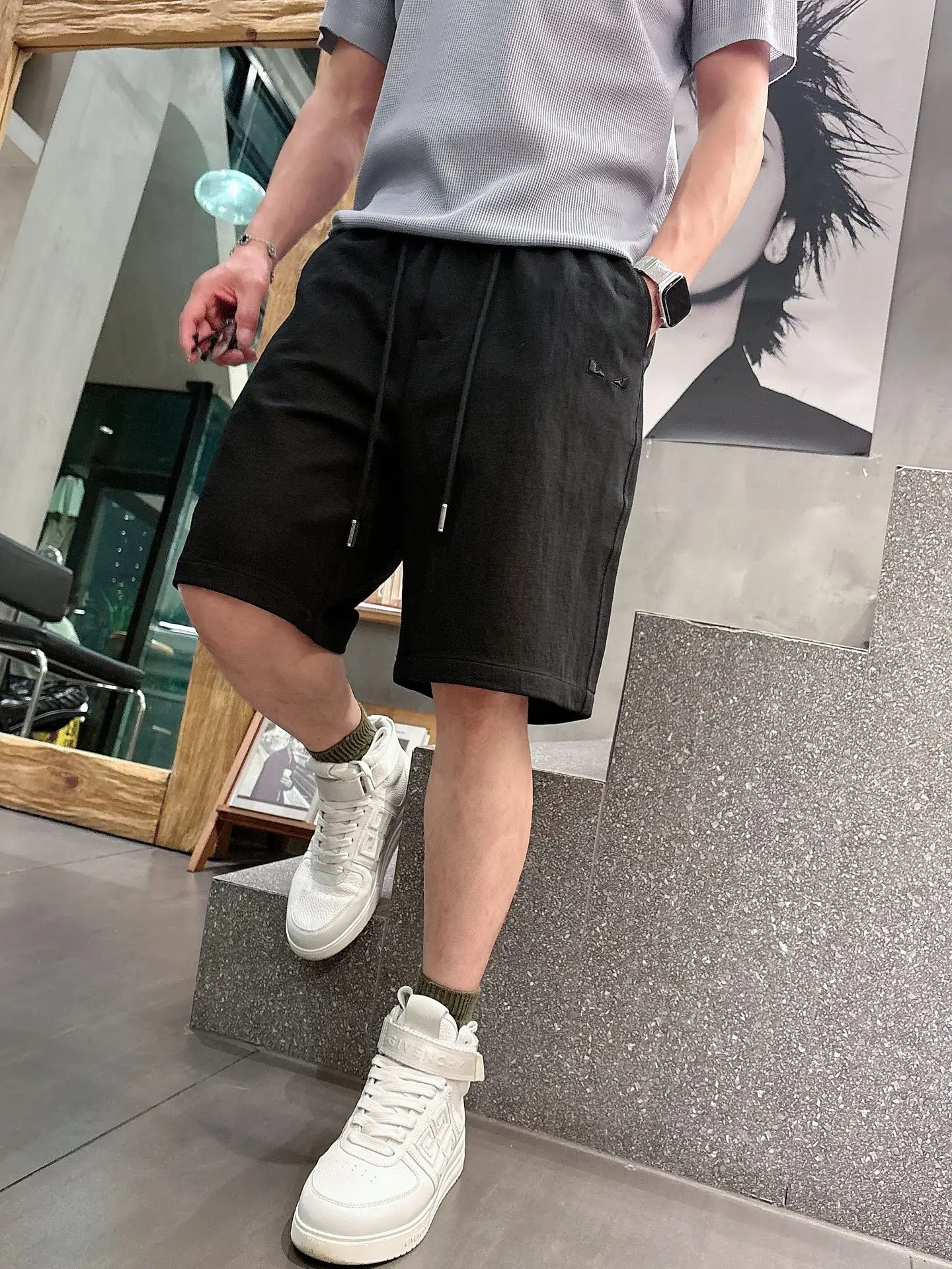 Embossed Logo Casual Shorts D17011023 — view 4