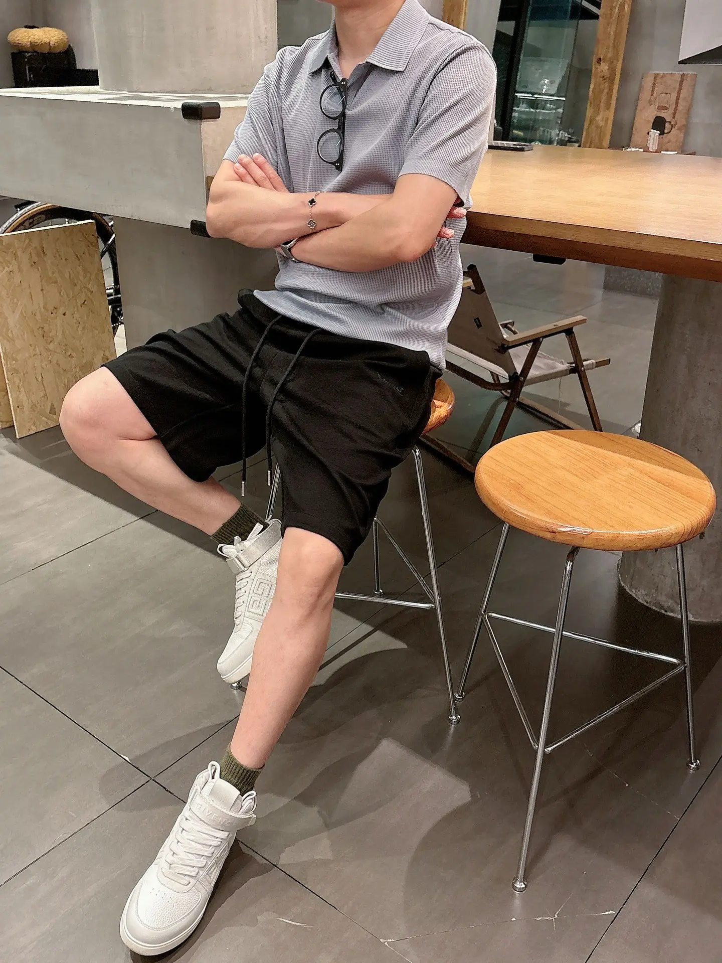 Embossed Logo Casual Shorts D17011023 — view 5