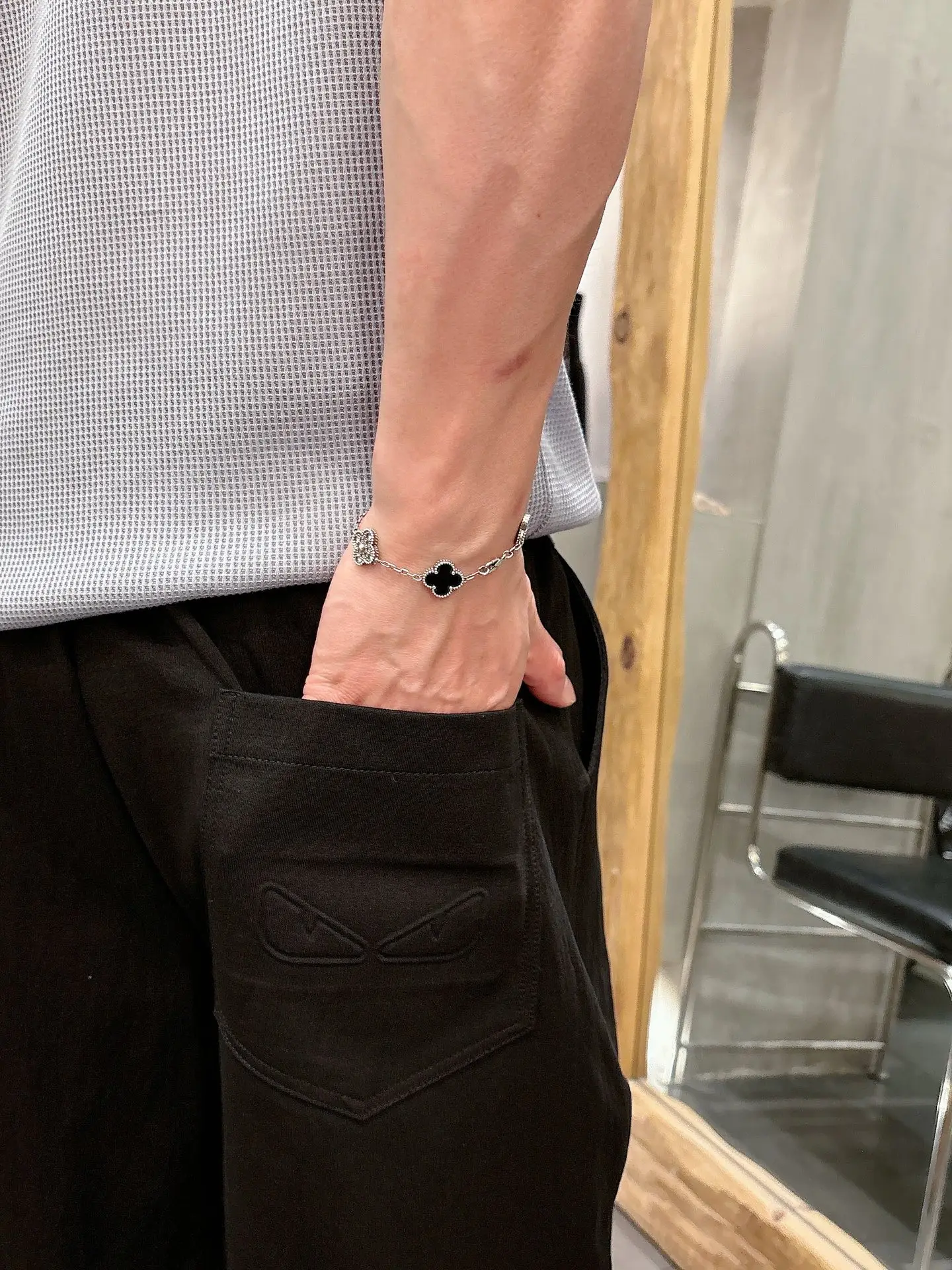 Embossed Logo Casual Shorts D17011023 — view 9