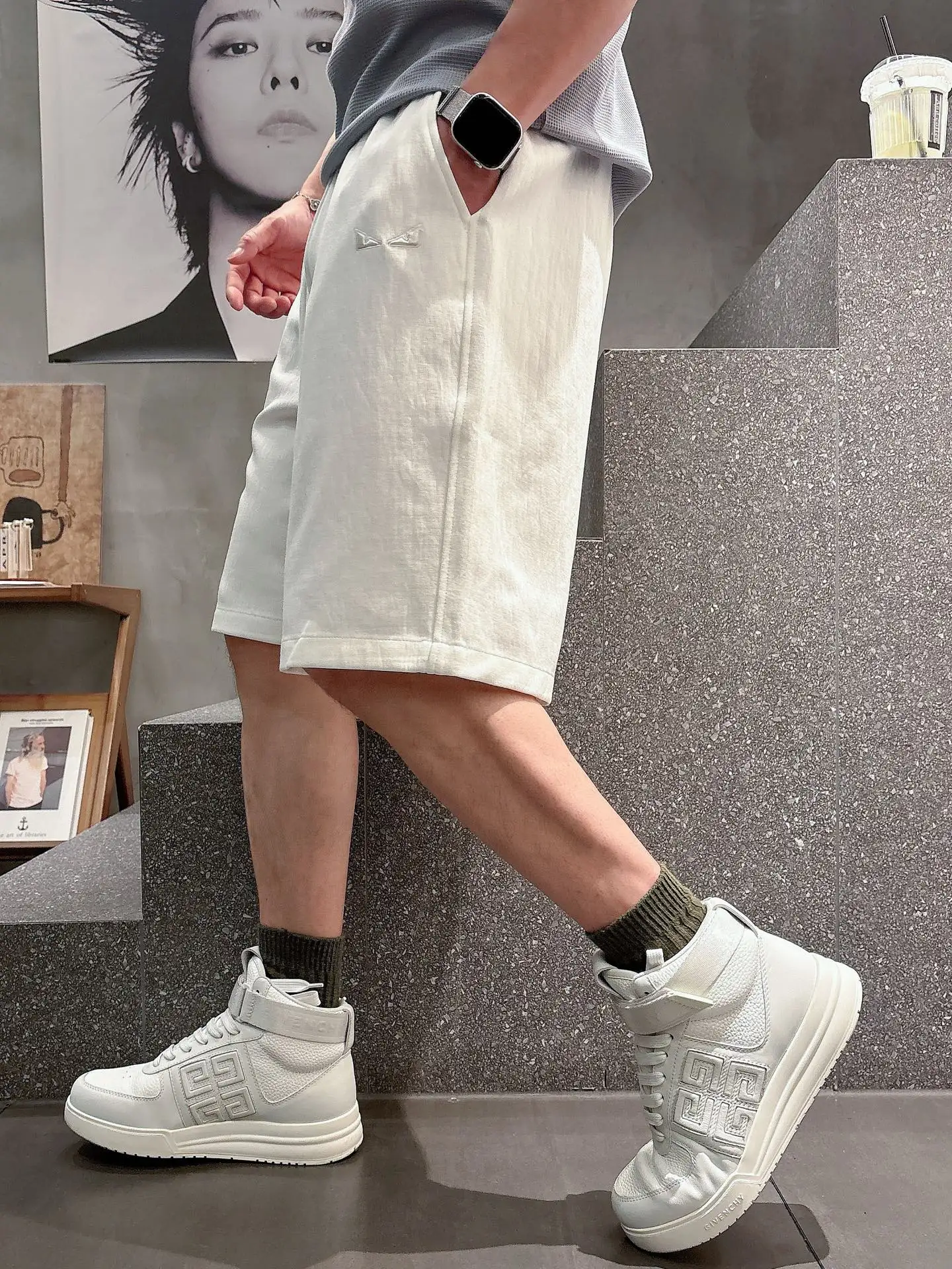 Embroidered Logo Casual Shorts D17011022 — view 2