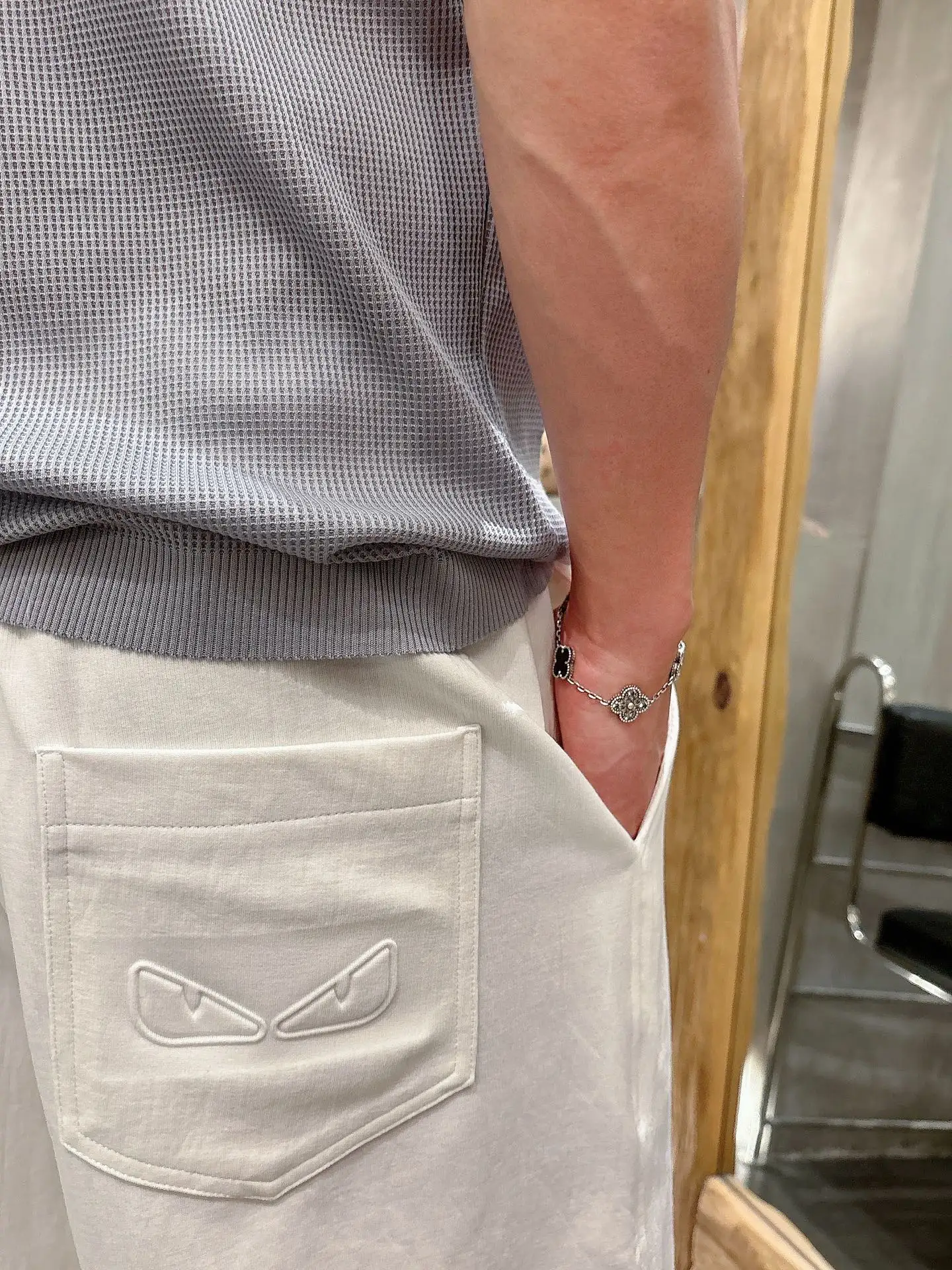 Embroidered Logo Casual Shorts D17011022 — view 9