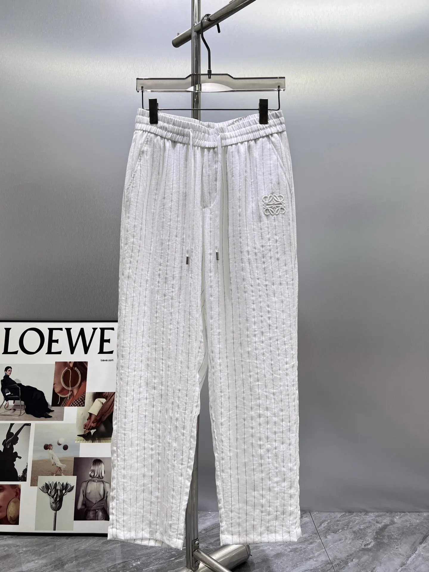 Embroidered Logo Cotton-Linen Trousers D19511009