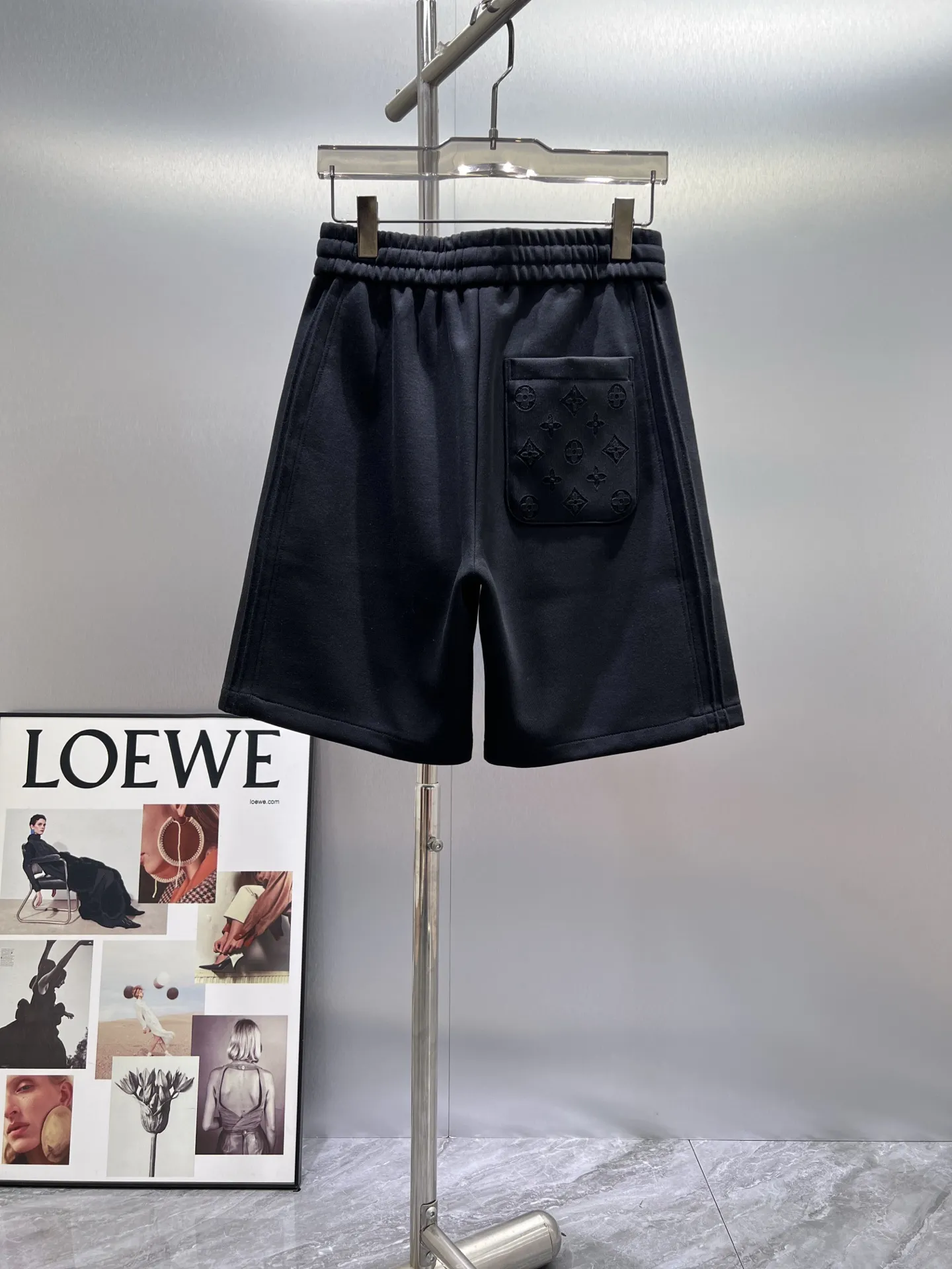Embroidered Logo Drawstring Sweat Shorts D18011005 — view 2
