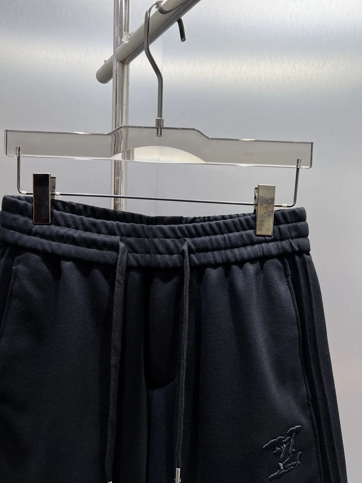 Embroidered Logo Drawstring Sweat Shorts D18011005 — view 3