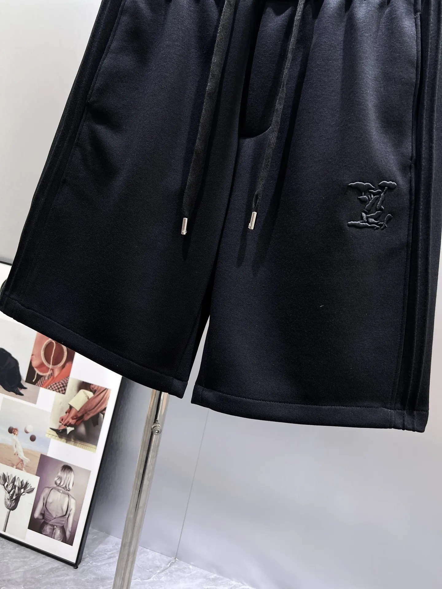 Embroidered Logo Drawstring Sweat Shorts D18011005 — view 5