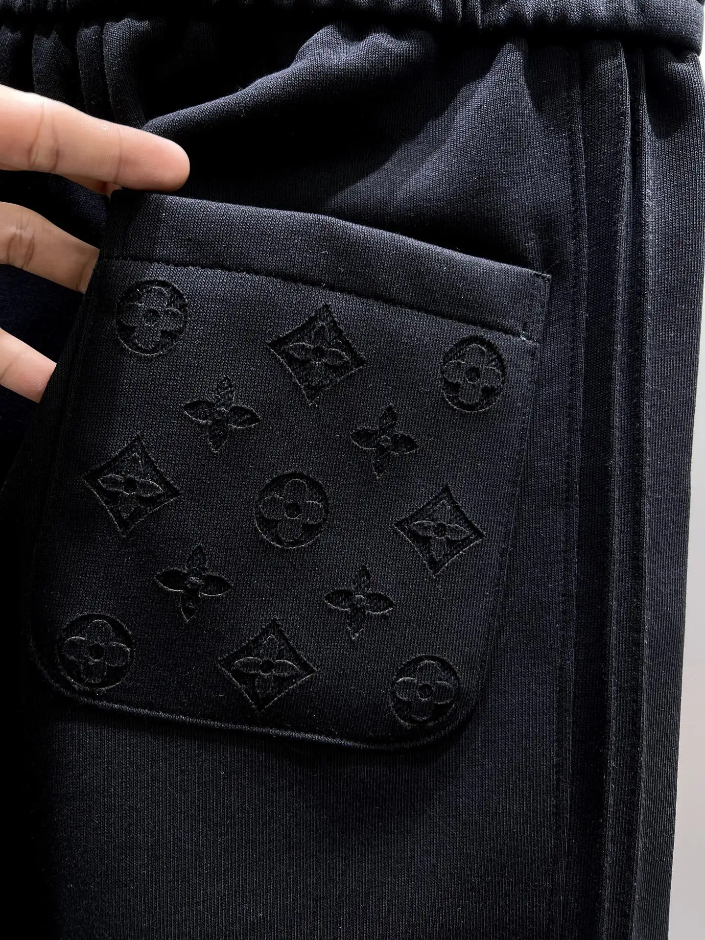 Embroidered Logo Drawstring Sweat Shorts D18011005 — view 7