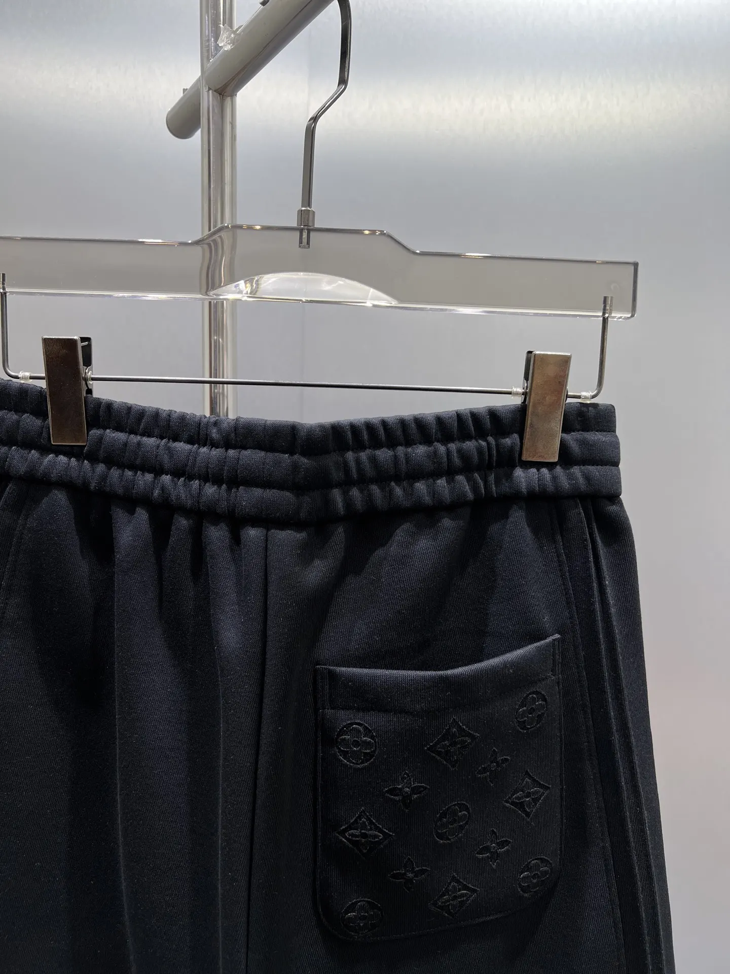 Embroidered Logo Drawstring Sweat Shorts D18011005 — view 8