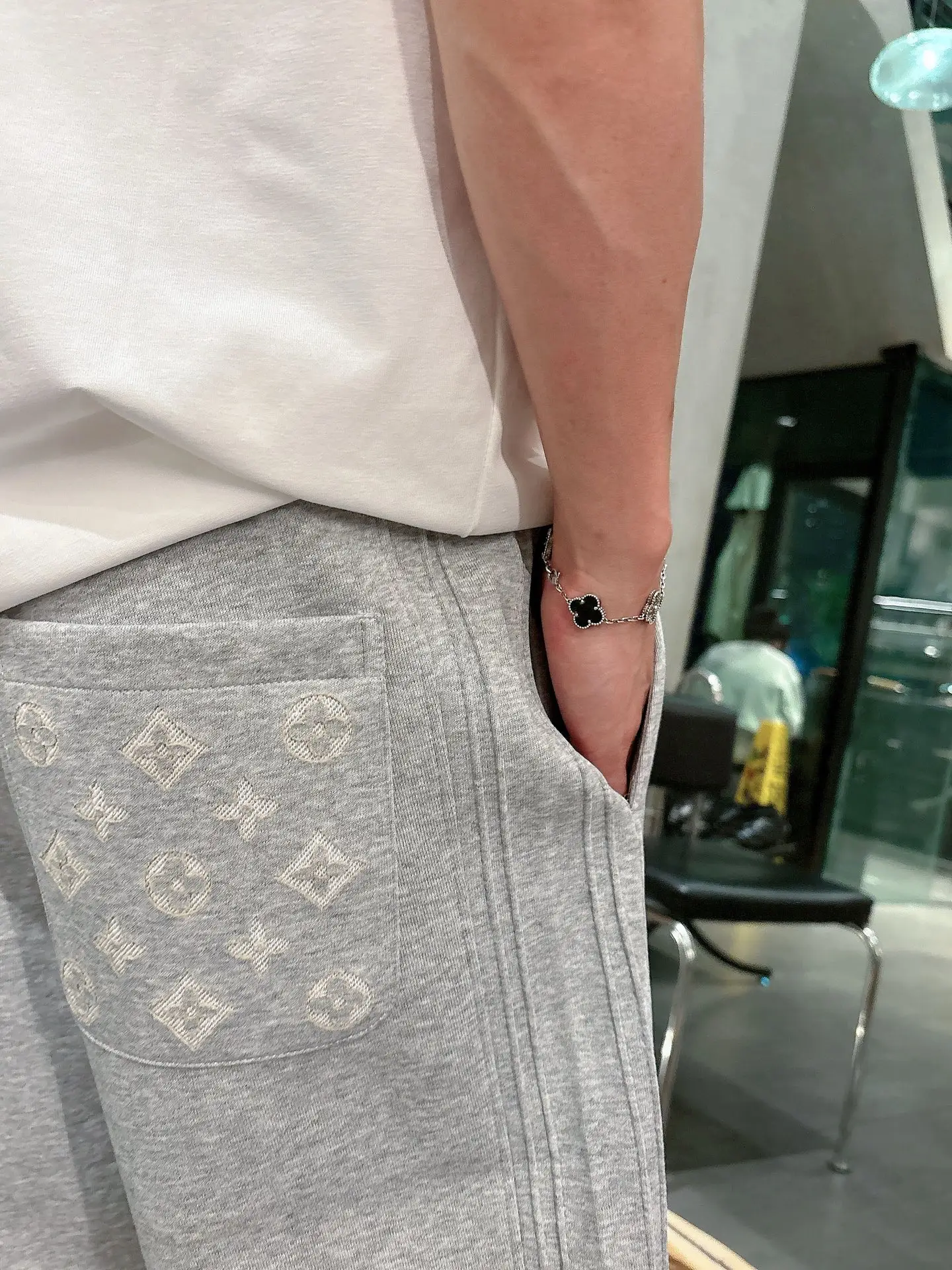 Embroidered Logo Jersey Shorts D18011020 — view 9