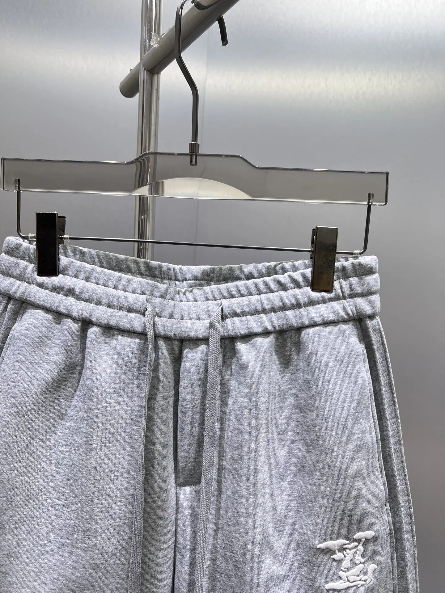 Embroidered Logo Jersey Sweat Shorts D18011006 — view 3