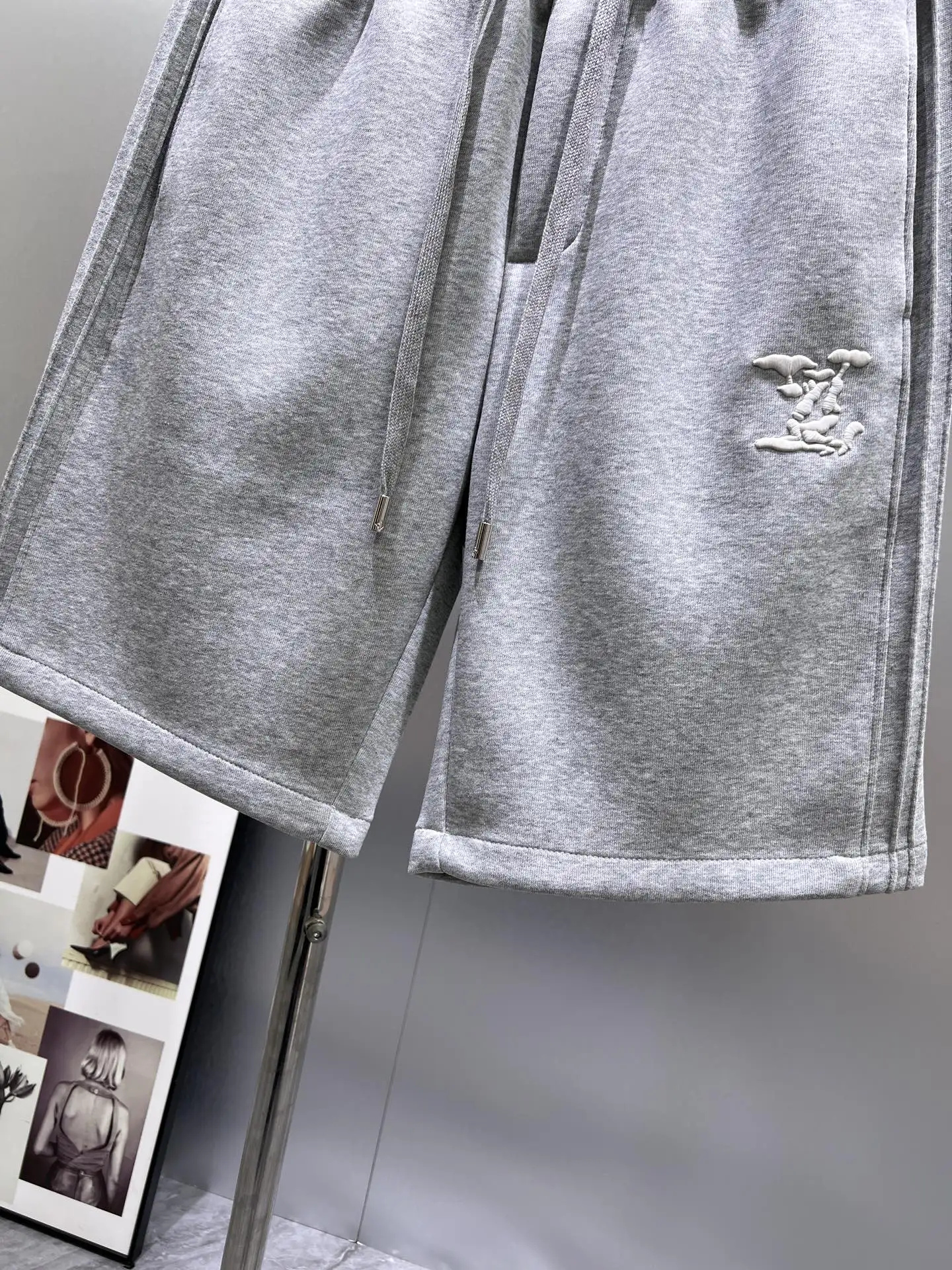 Embroidered Logo Jersey Sweat Shorts D18011006 — view 5