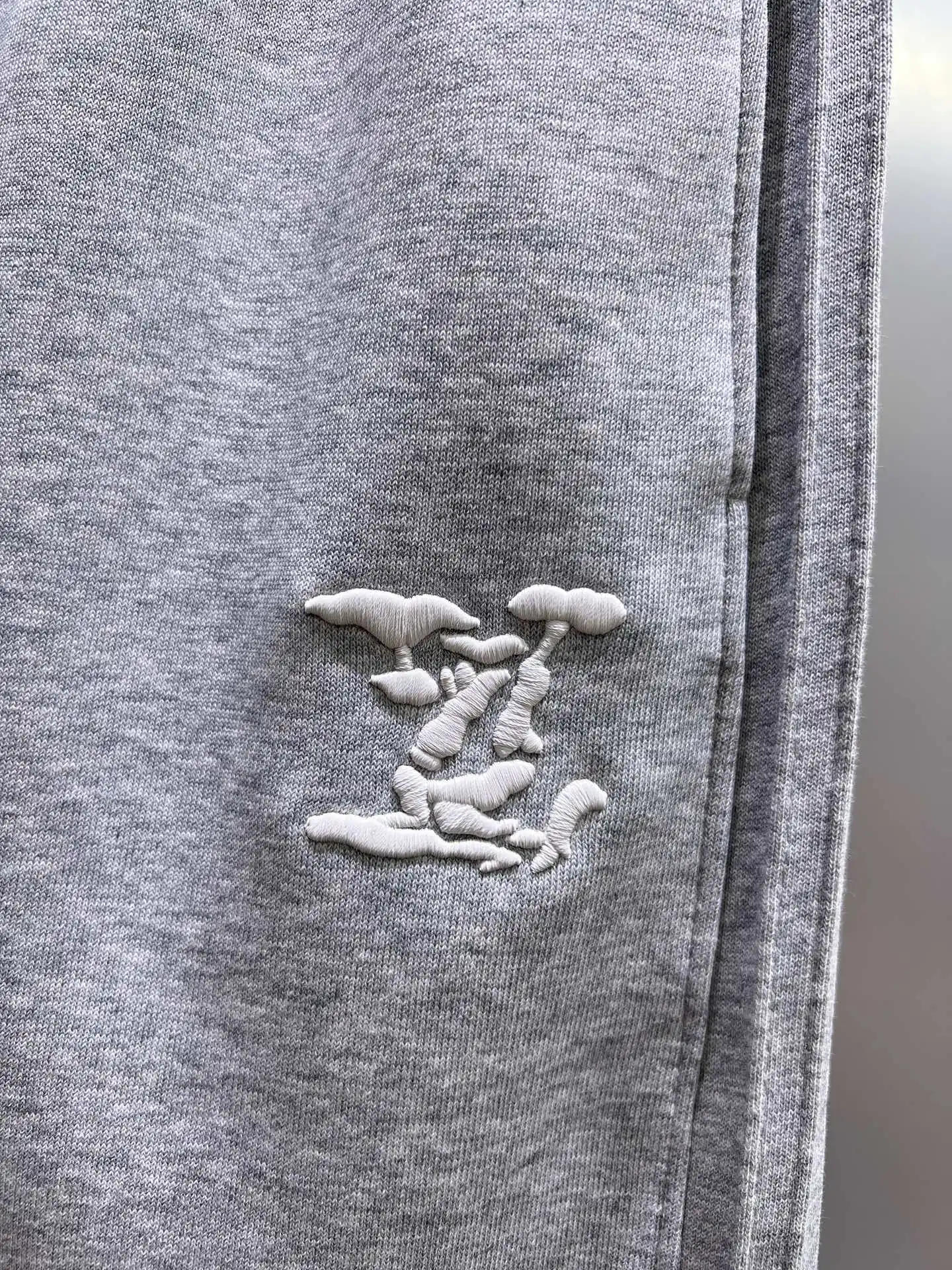 Embroidered Logo Jersey Sweat Shorts D18011006 — view 6