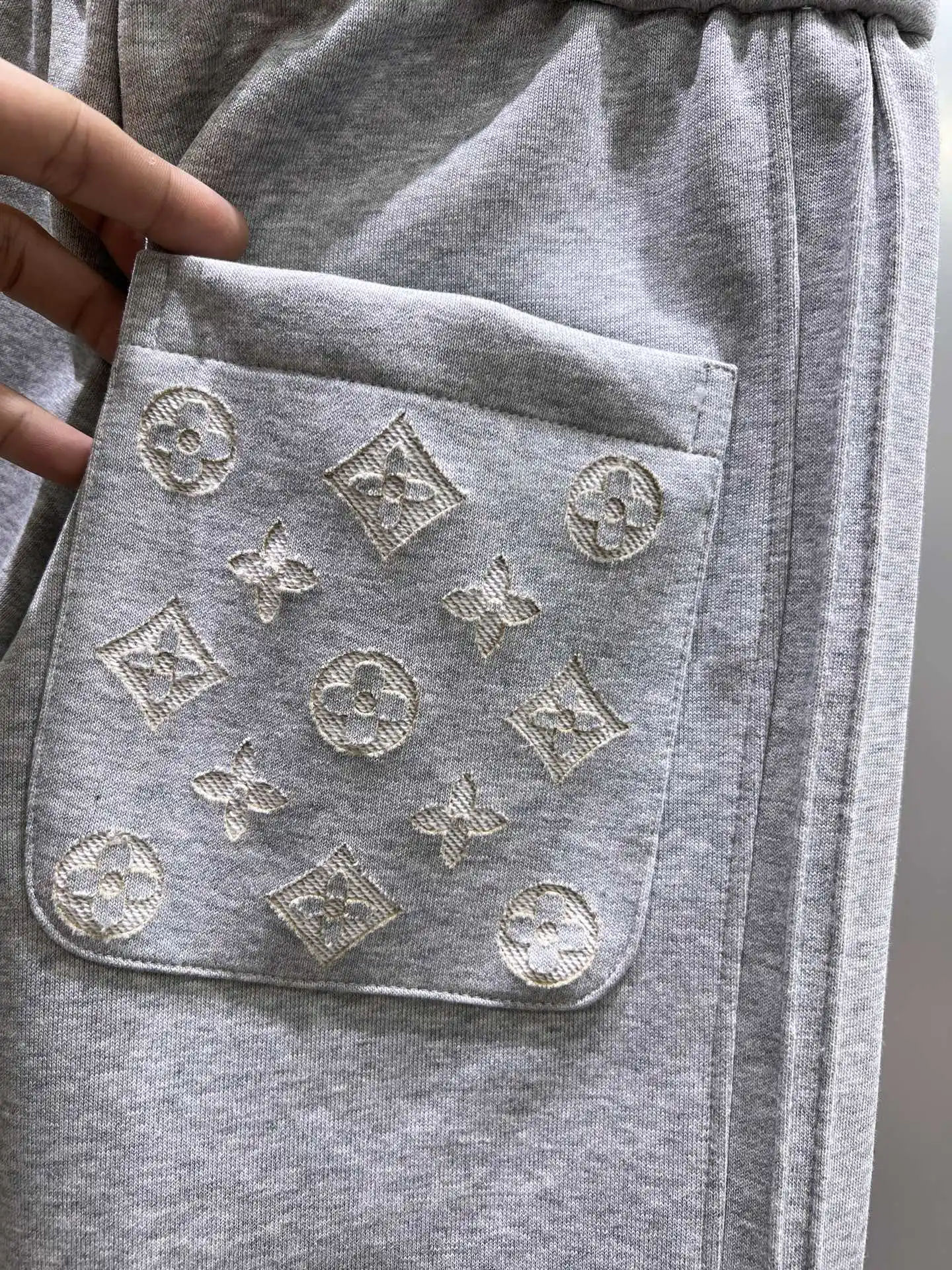 Embroidered Logo Jersey Sweat Shorts D18011006 — view 8