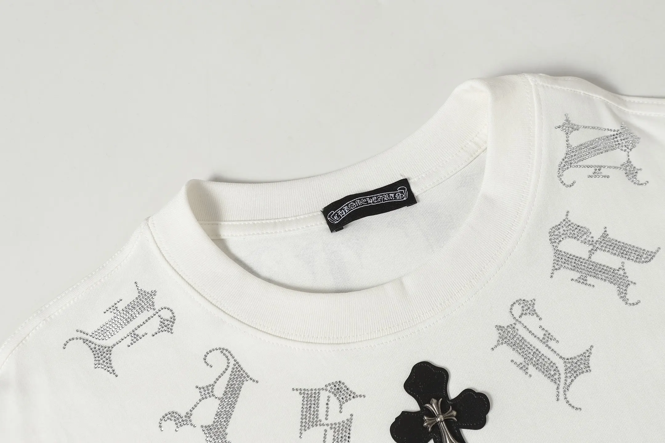 Rhinestone Gothic Script Cotton T-Shirt D10013518 — view 4
