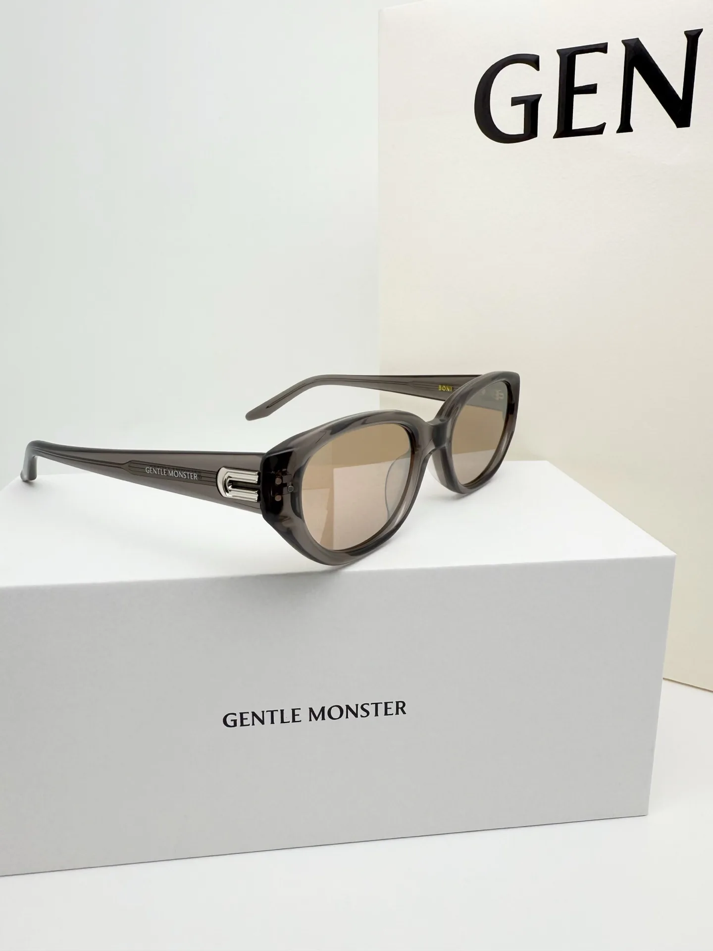 GM BONI Cat-Eye Sunglasses D34018558 — view 2