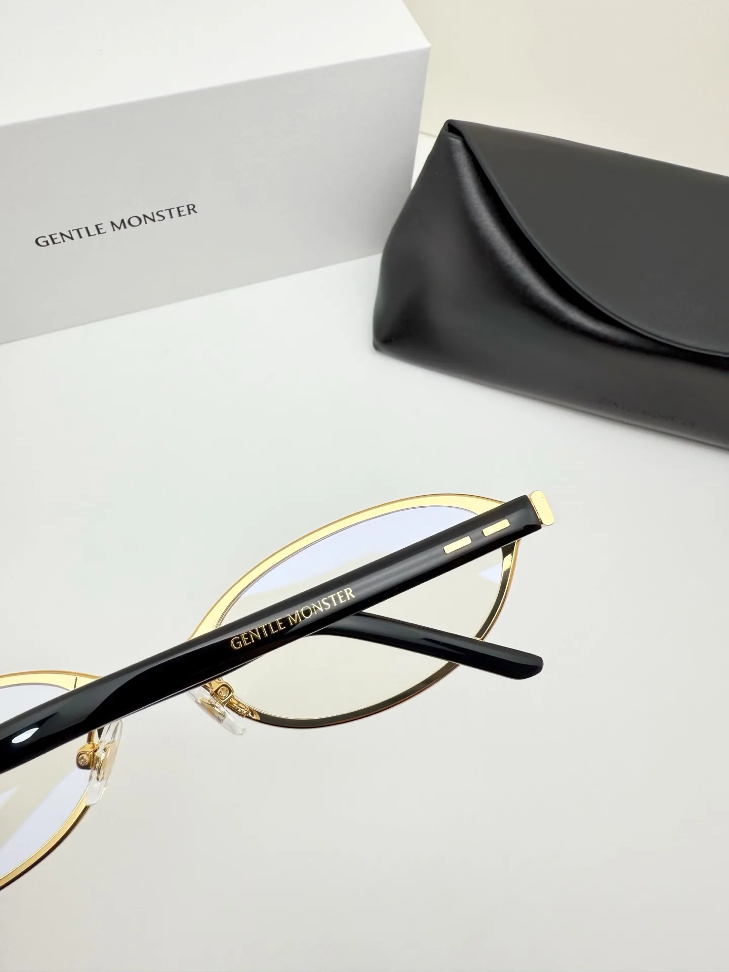 GM Vintage Oval-Frame Sunglasses D34018565 — view 3