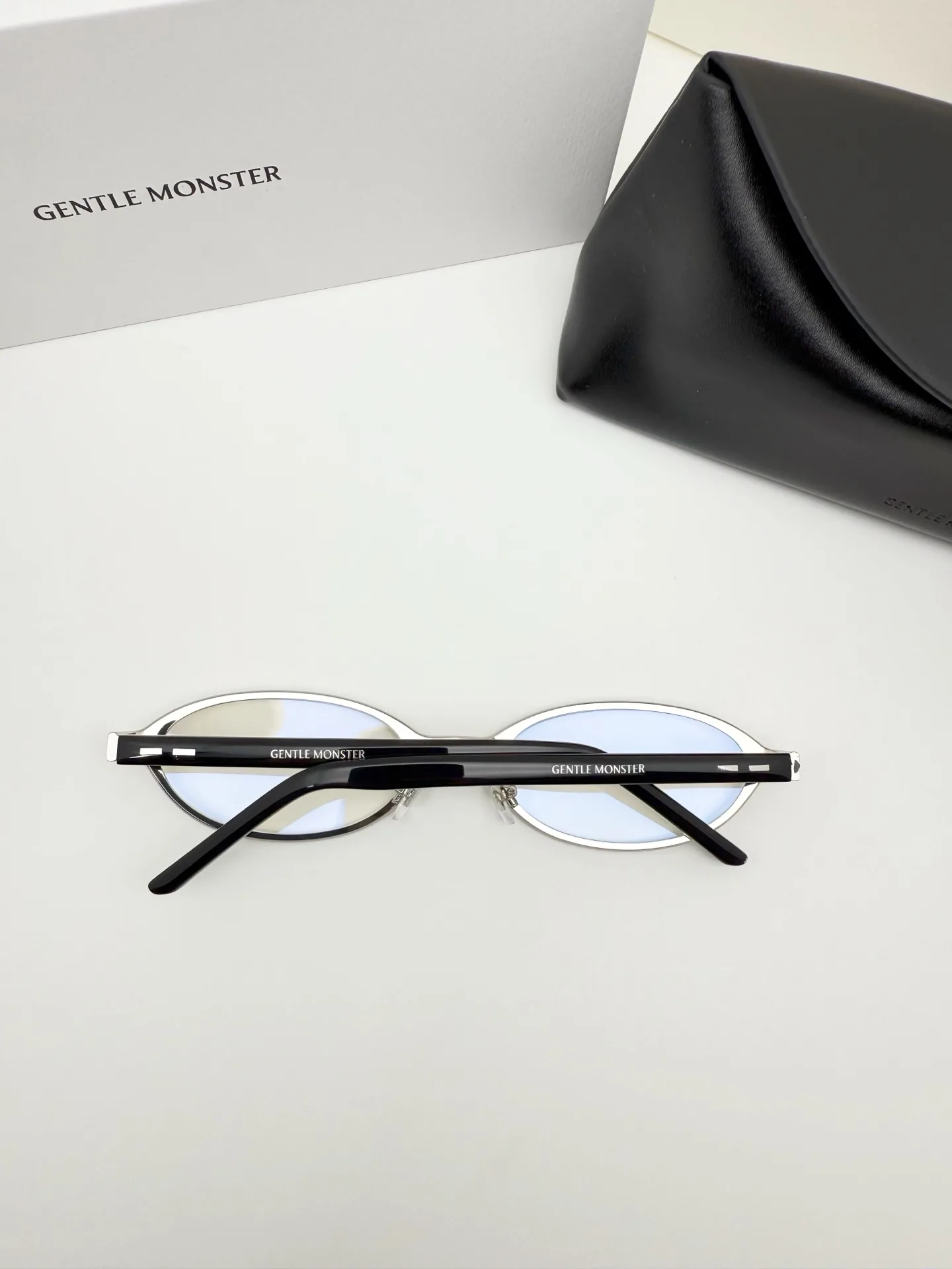 GM Vintage Oval-Frame Sunglasses D34018568 — view 4