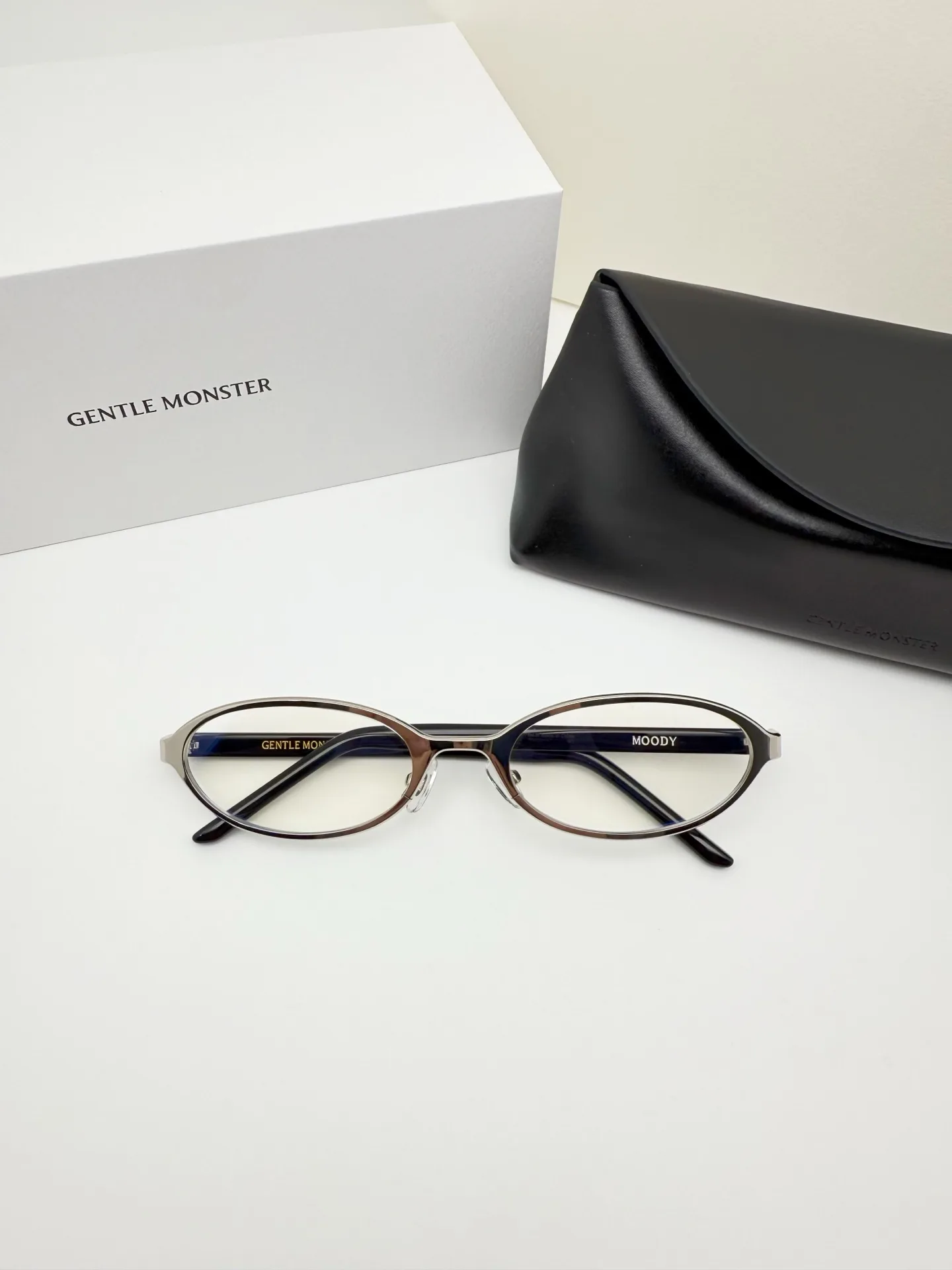 GM Vintage Oval-Frame Sunglasses D34018568 — view 6