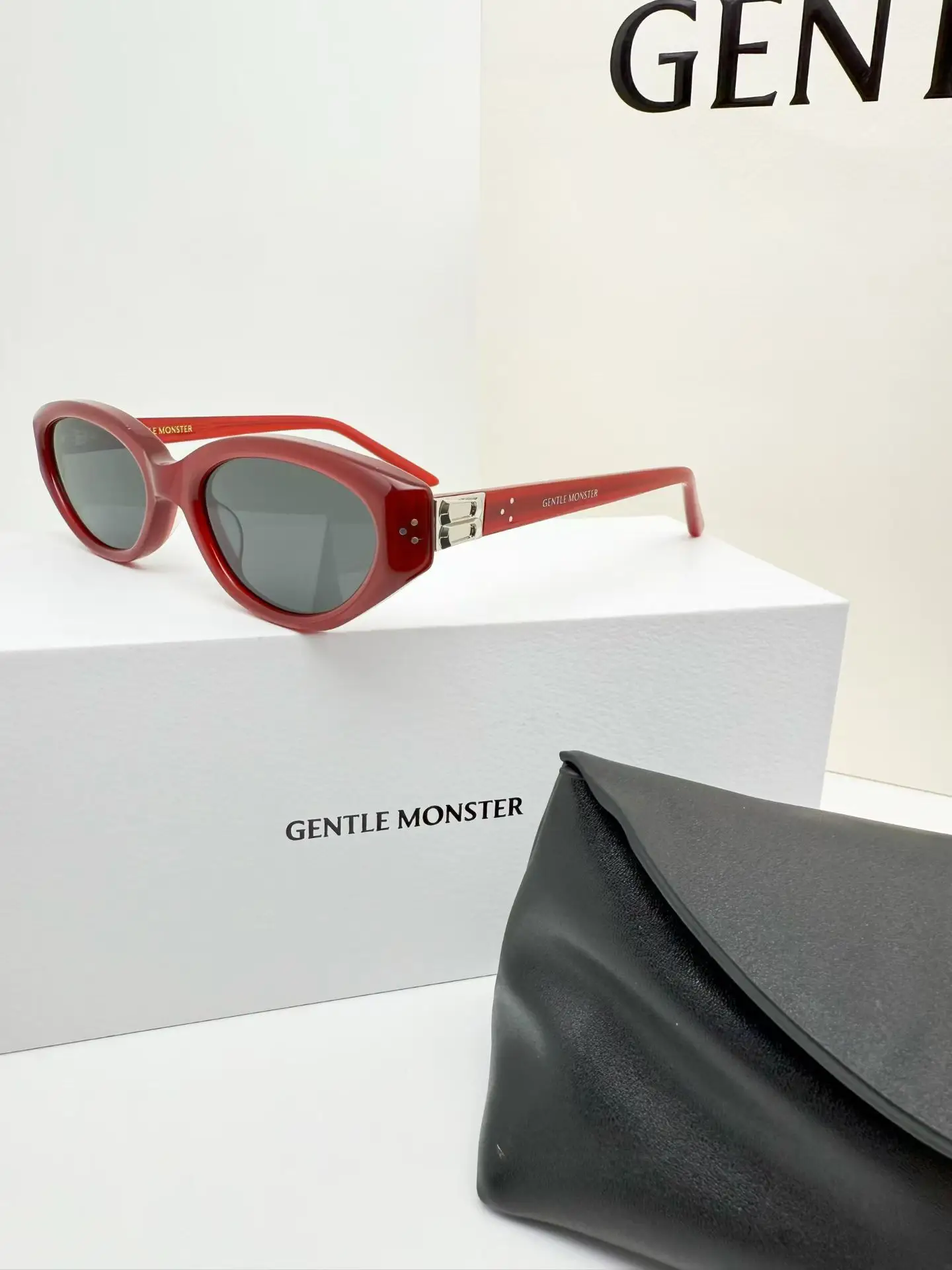 GM Vanilla Cat-Eye Sunglasses D34018555