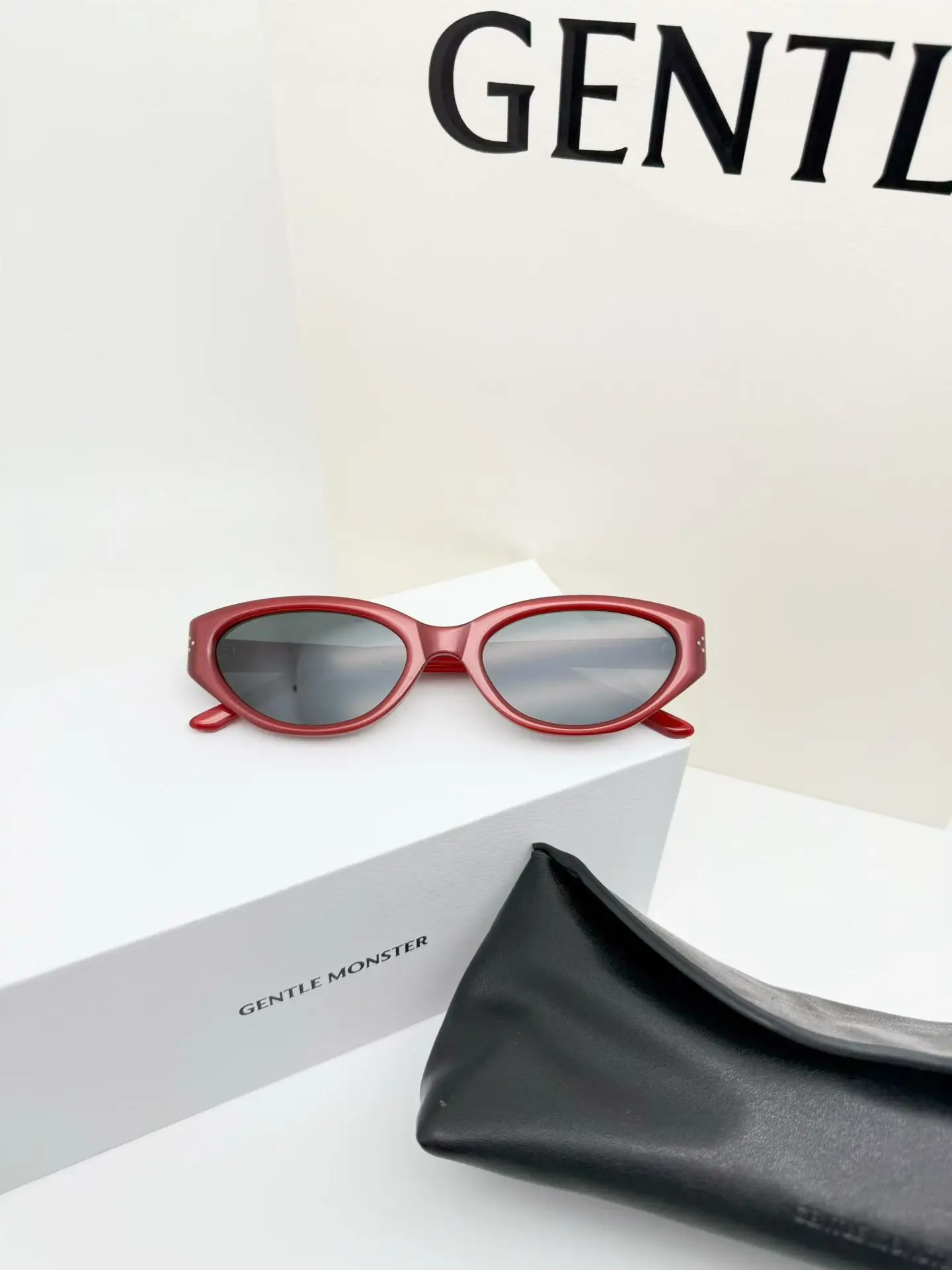 GM Vanilla Cat-Eye Sunglasses D34018555 — view 6