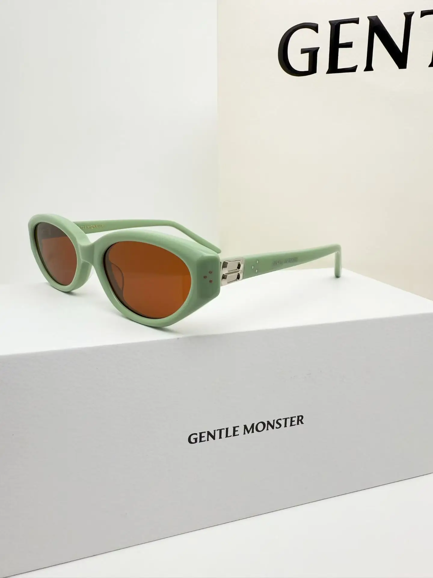 Vanilla Cat-Eye Acetate Sunglasses D34018554