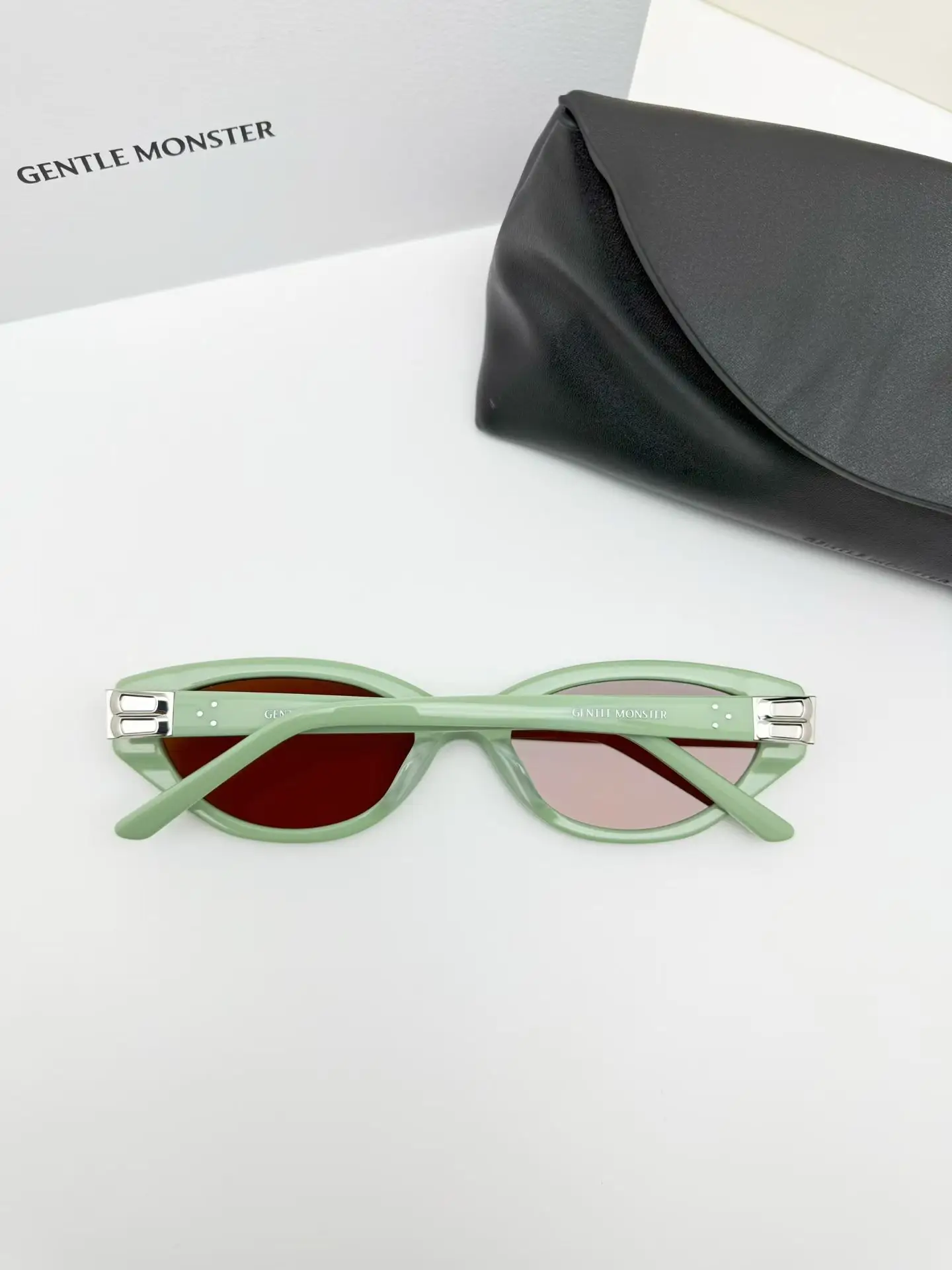 Vanilla Cat-Eye Acetate Sunglasses D34018554 — view 6