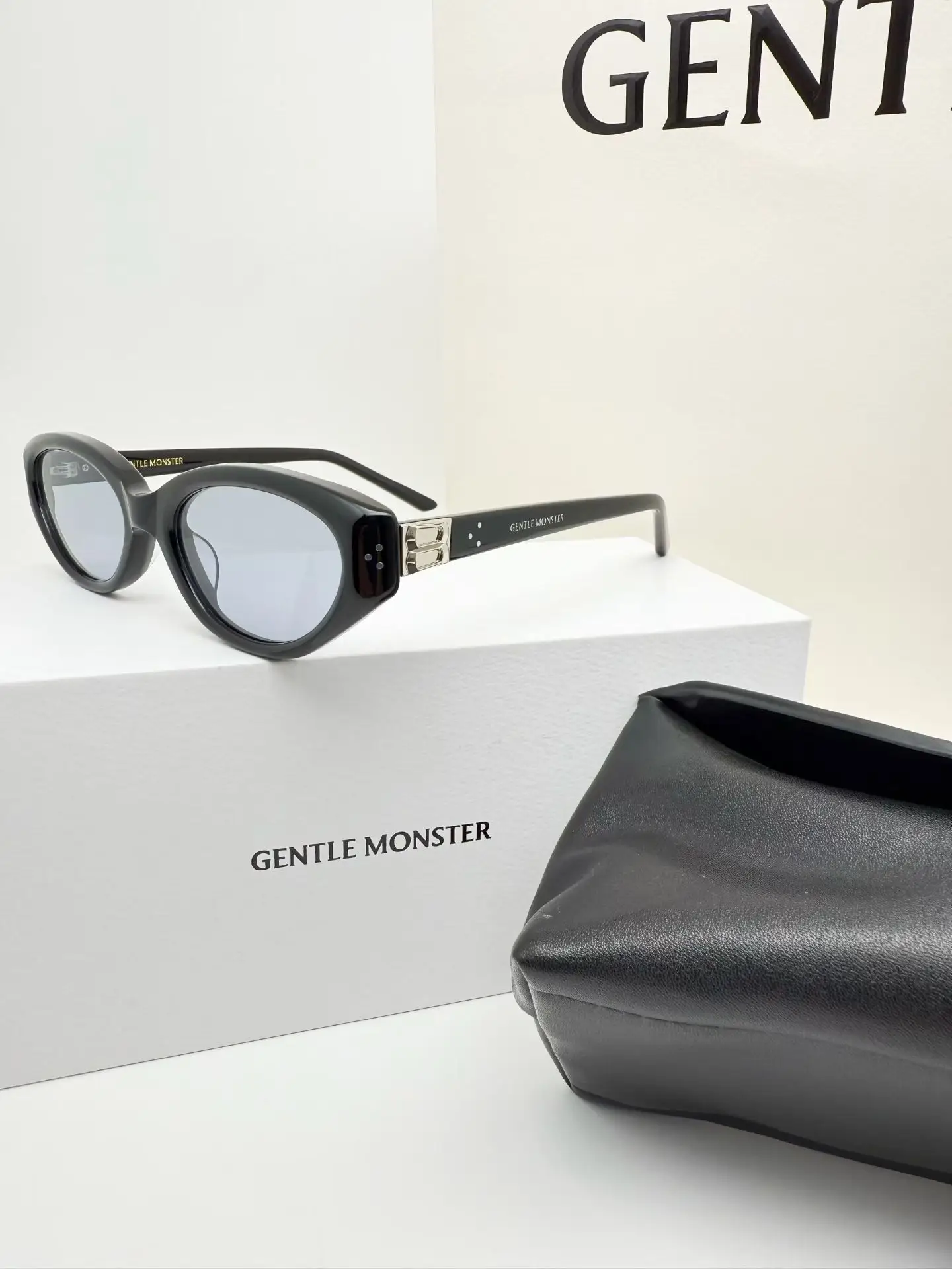 GM Vanilla Cat-Eye Sunglasses D34018552
