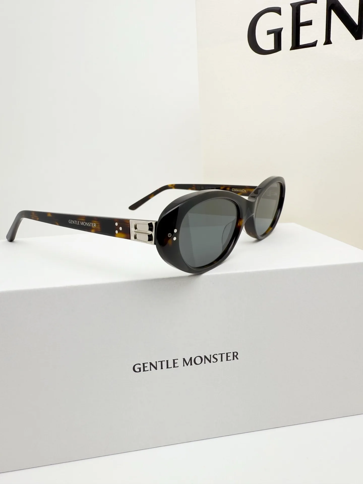 GM Cinnamon Cat-Eye Sunglasses D34018561 — view 3