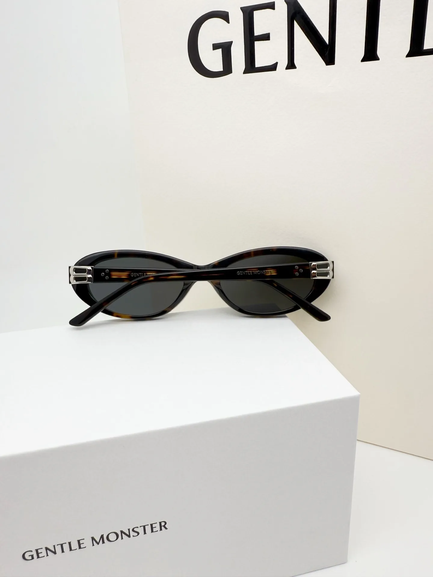 GM Cinnamon Cat-Eye Sunglasses D34018561 — view 5