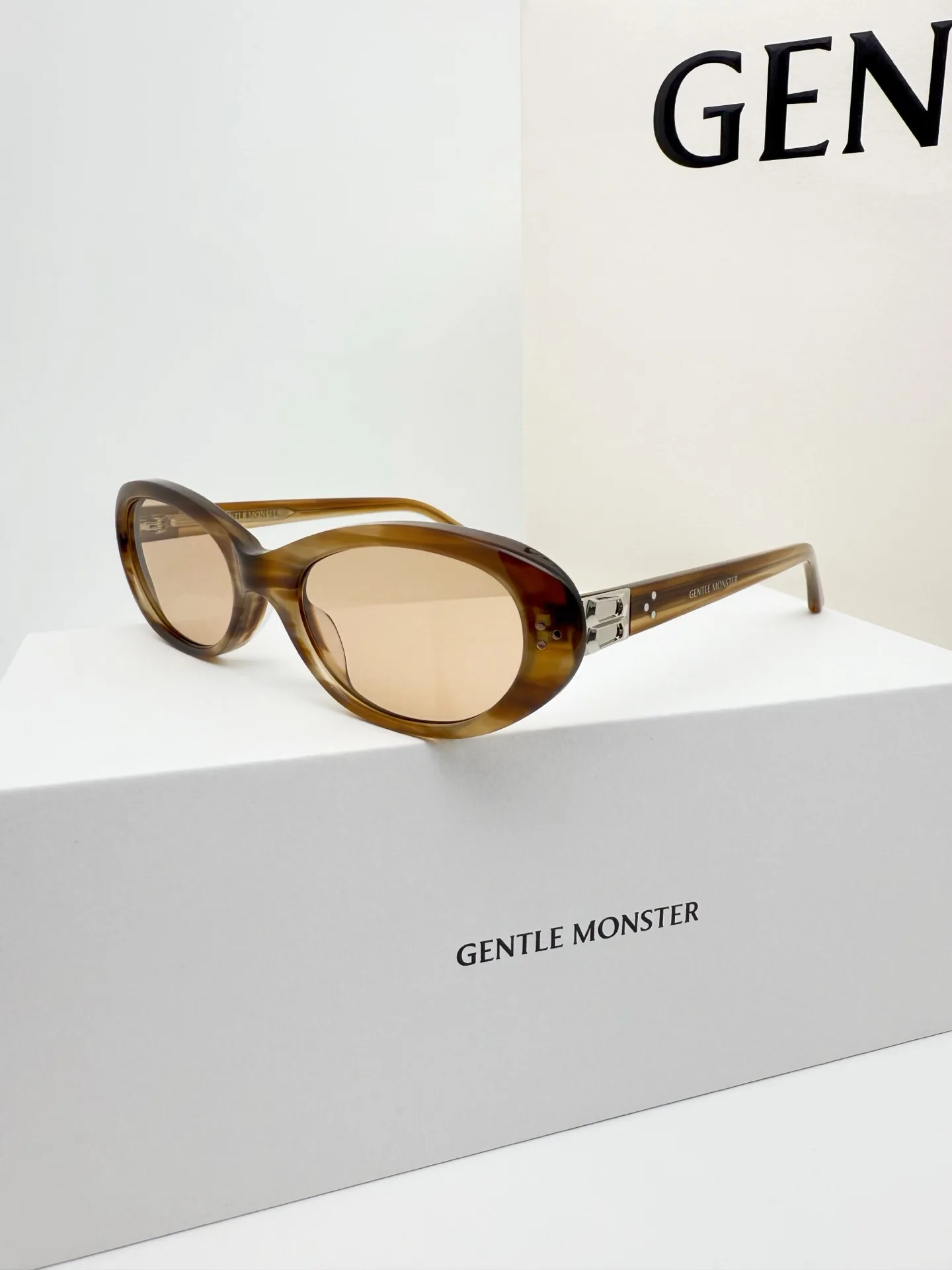 GM Cinnamon Cat-Eye Sunglasses D34018563