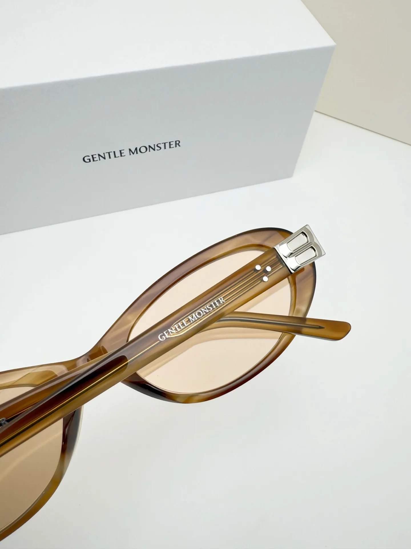 GM Cinnamon Cat-Eye Sunglasses D34018563 — view 6