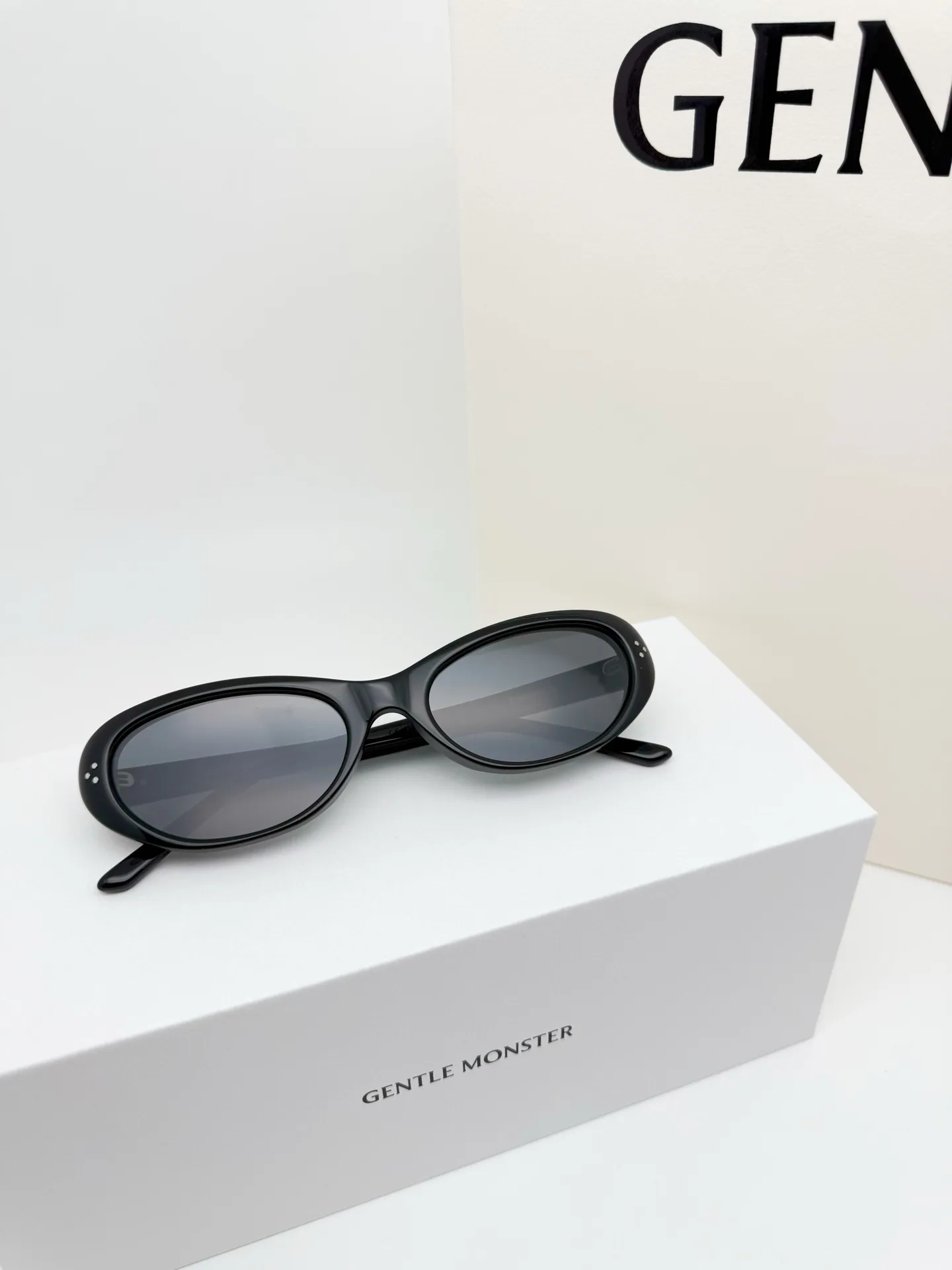 GM Cinnamon Cat-Eye Sunglasses D34018560 — view 3
