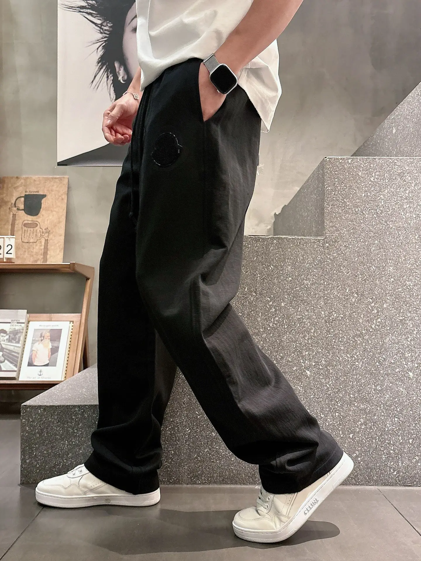 Logo-Patch Straight-Leg Casual Trousers D22514255 — view 7