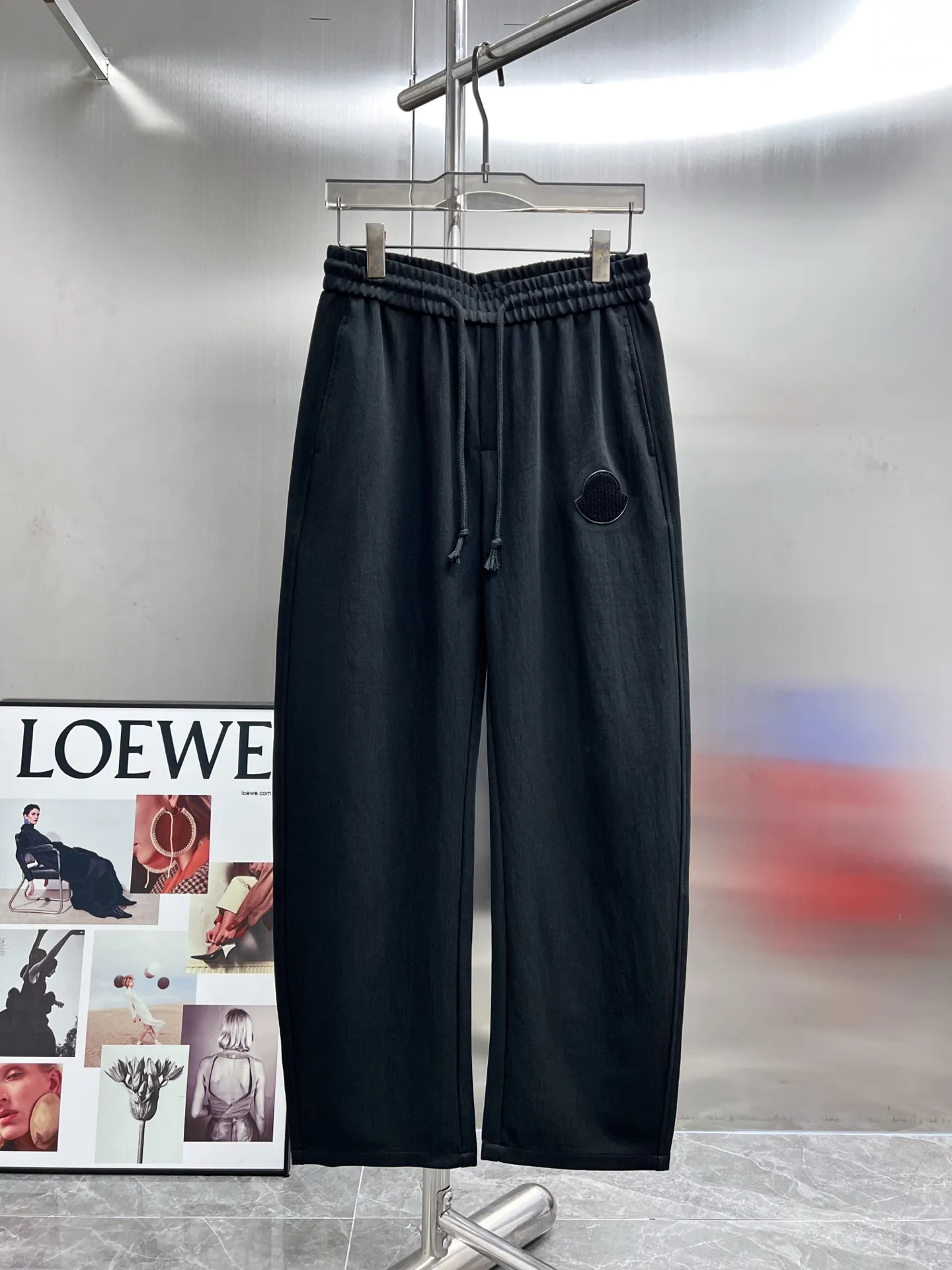 Moncler Logo-Patch Straight-Leg Trousers D22514244
