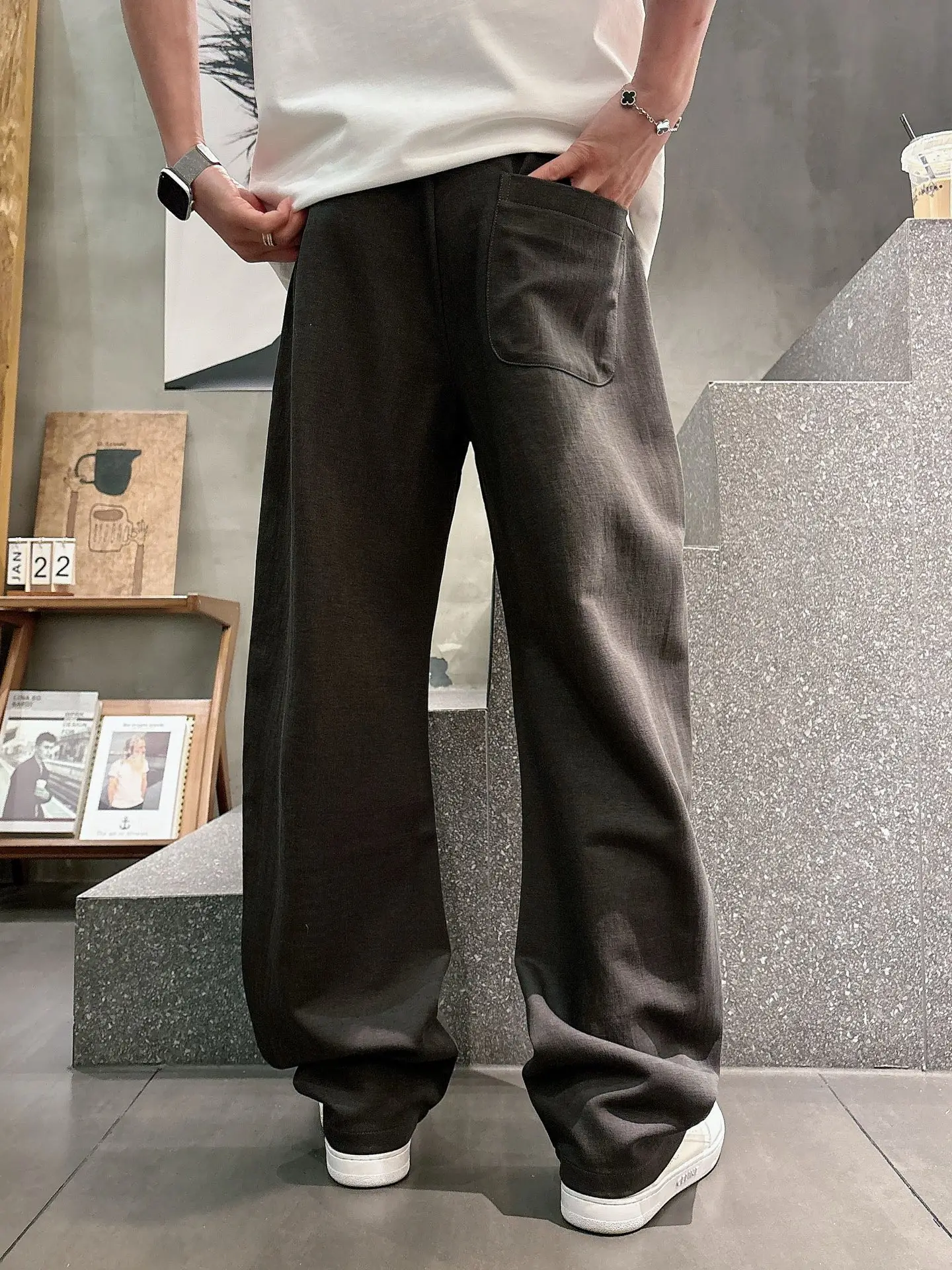 Moncler Logo-Patch Straight-Leg Sweatpants D22514256 — view 2