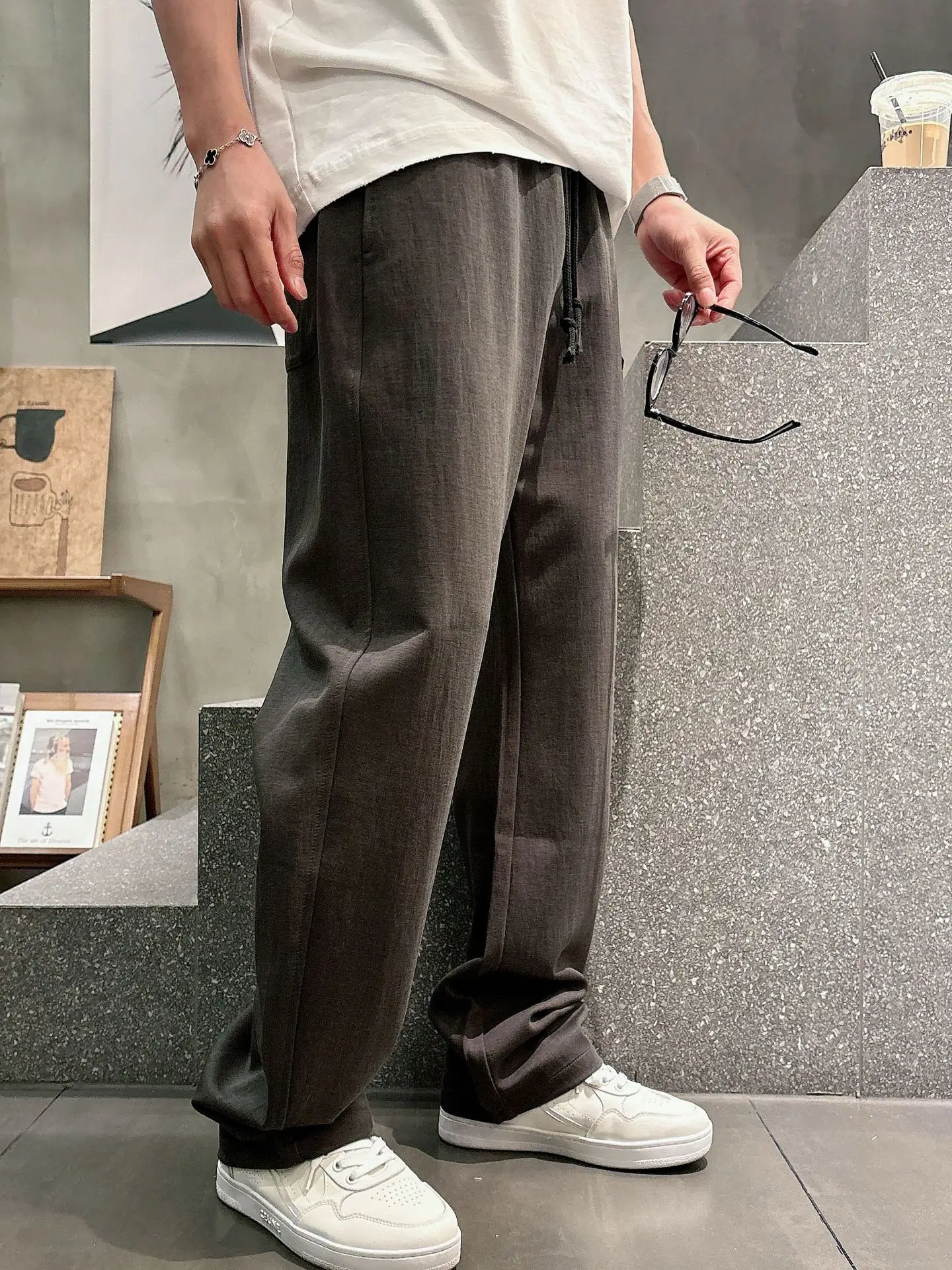 Moncler Logo-Patch Straight-Leg Sweatpants D22514256 — view 3