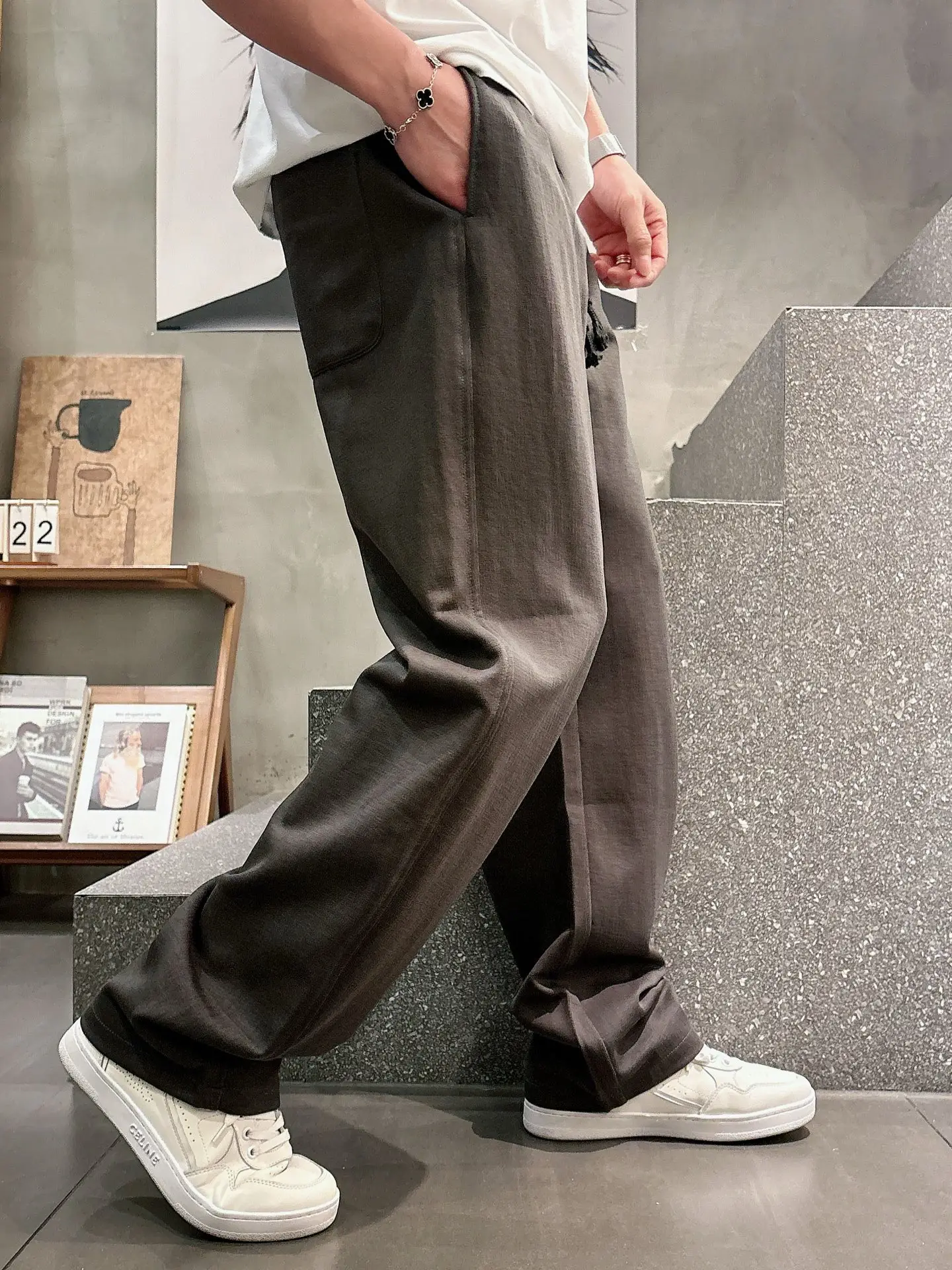 Moncler Logo-Patch Straight-Leg Sweatpants D22514256 — view 4