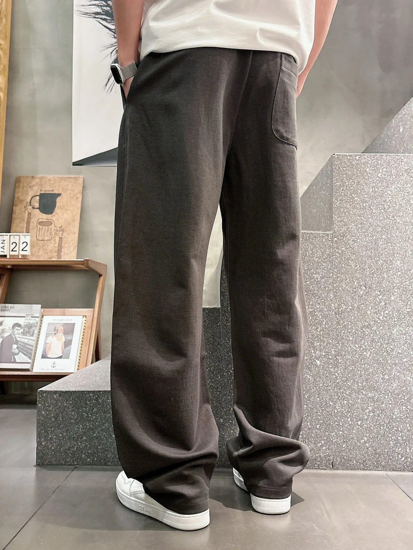 Moncler Logo-Patch Straight-Leg Sweatpants D22514256 — view 7
